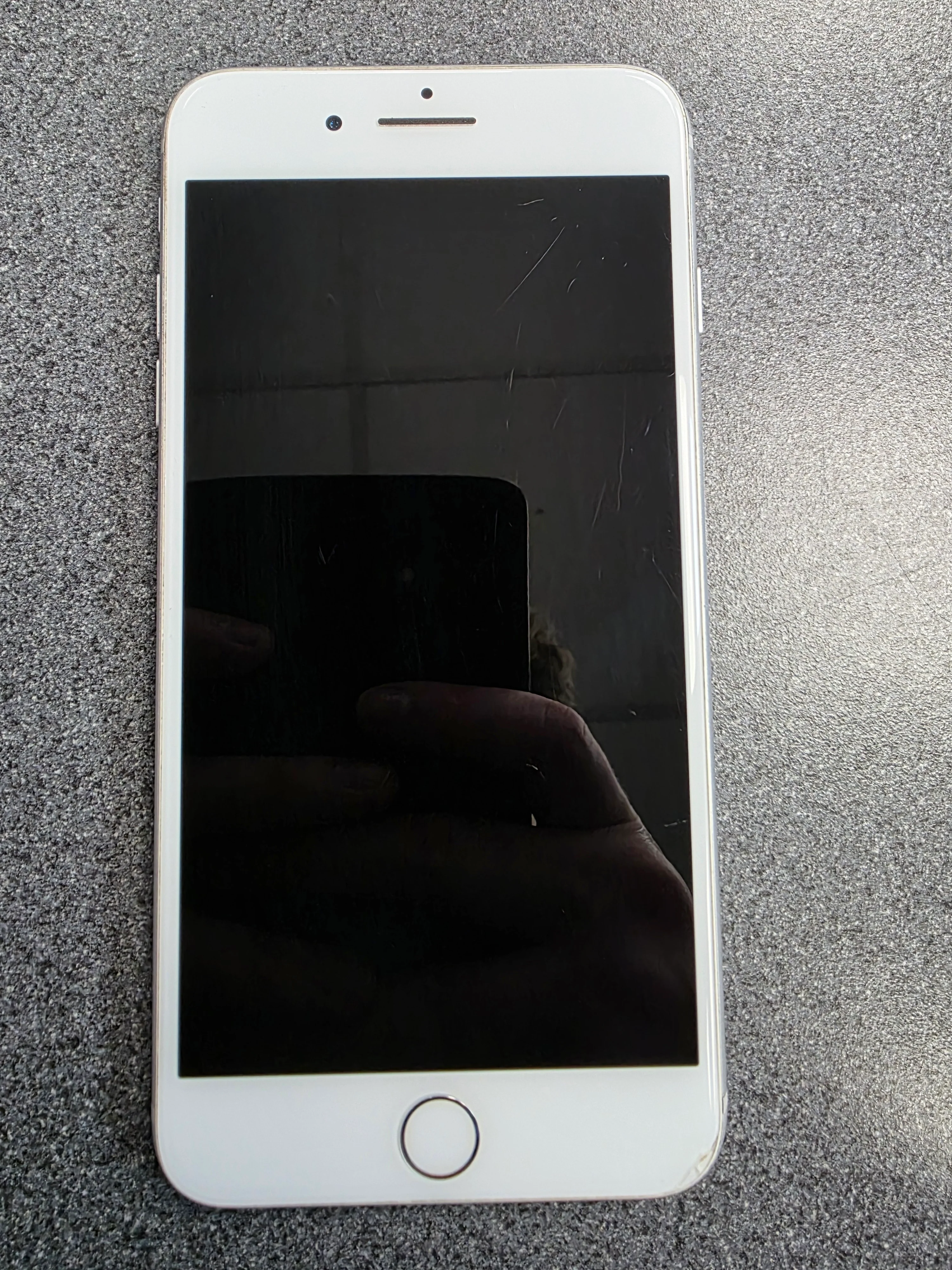 Apple iPhone 8 Plus - Image 2