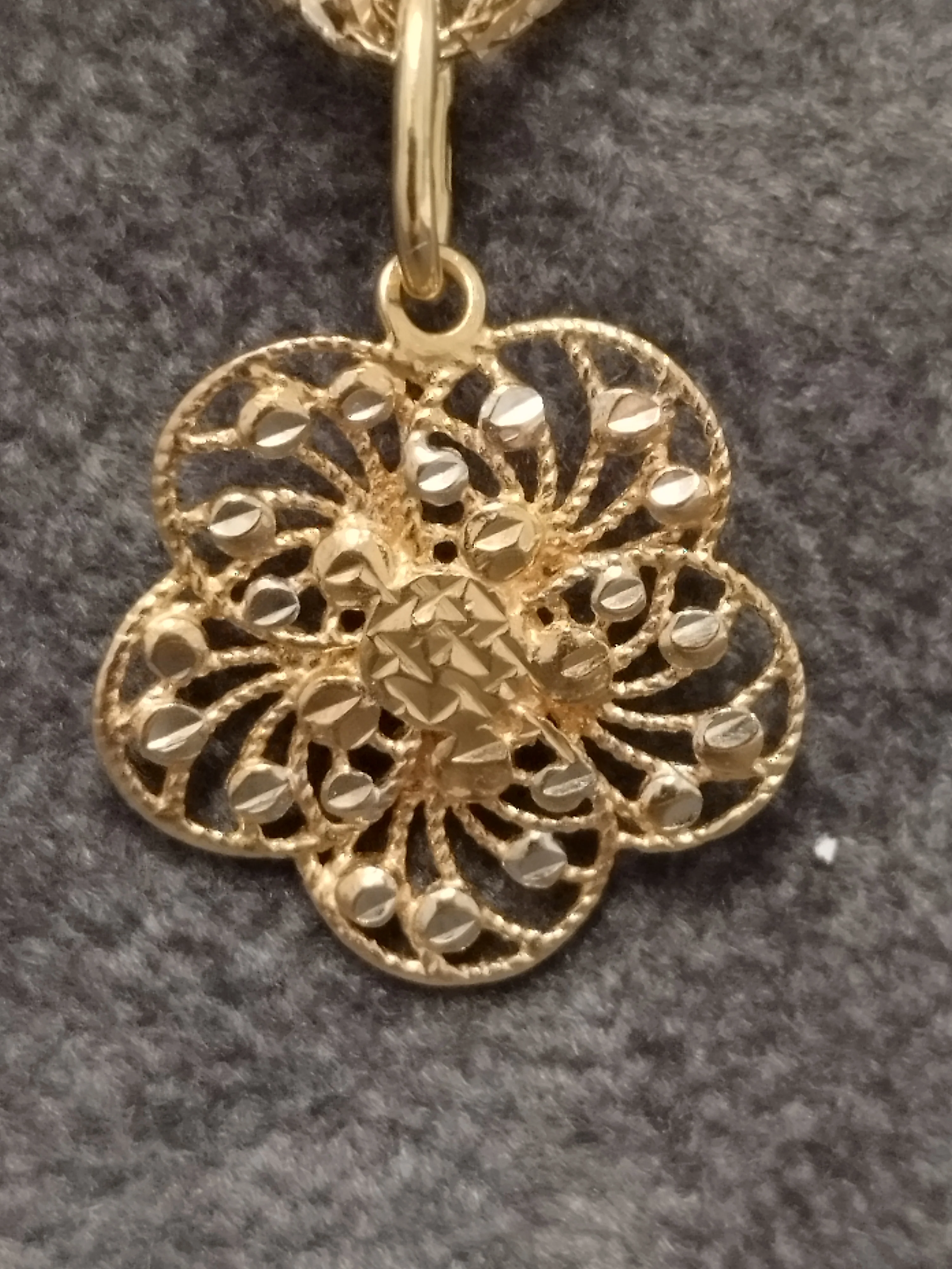 14ct Yellow & White Gold Singapore Chain & Filigree Flower Pendant - Image 3