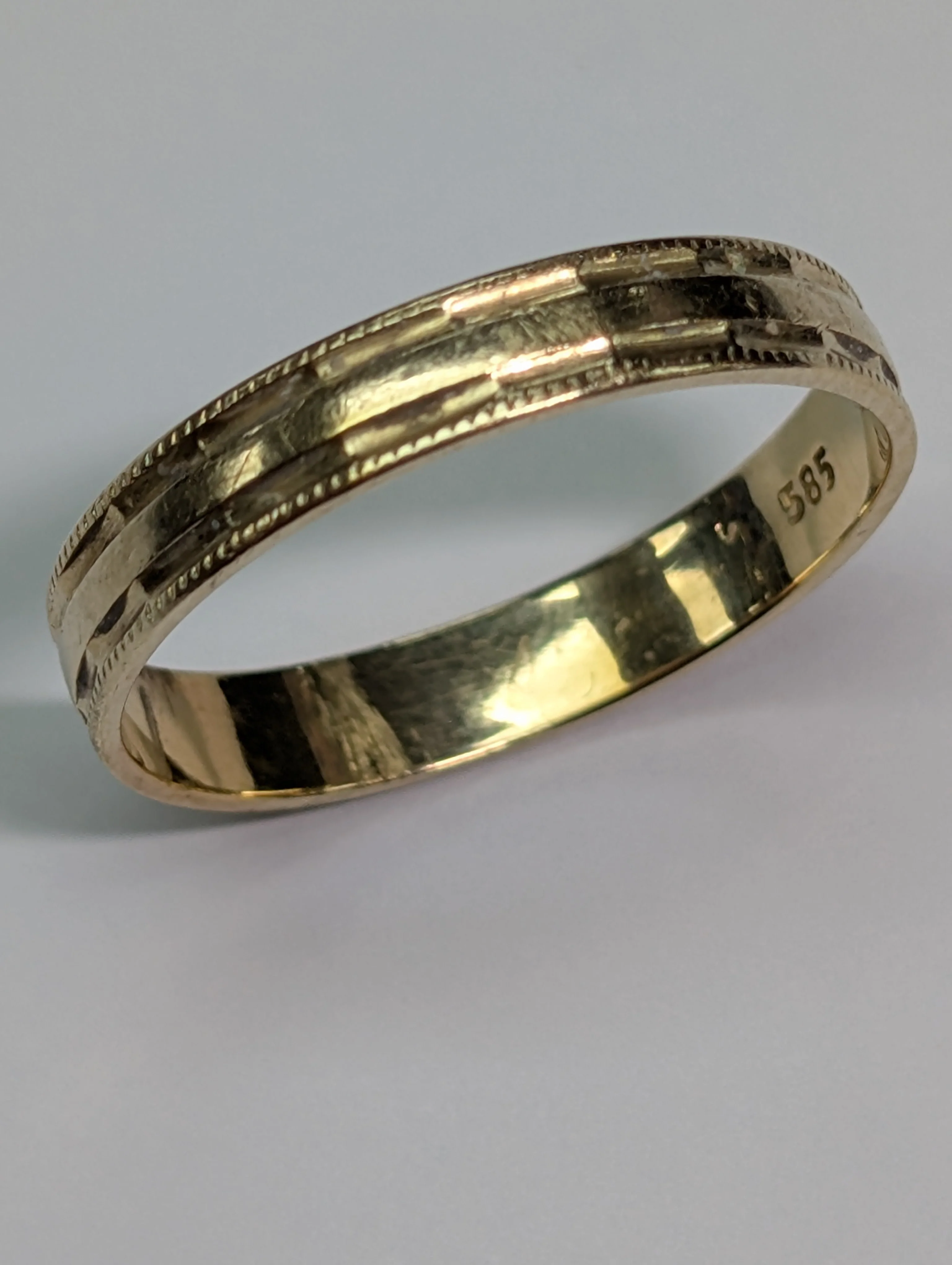 14ct Gold Patterned Wedding Band - Size W 1/2 - Image 4