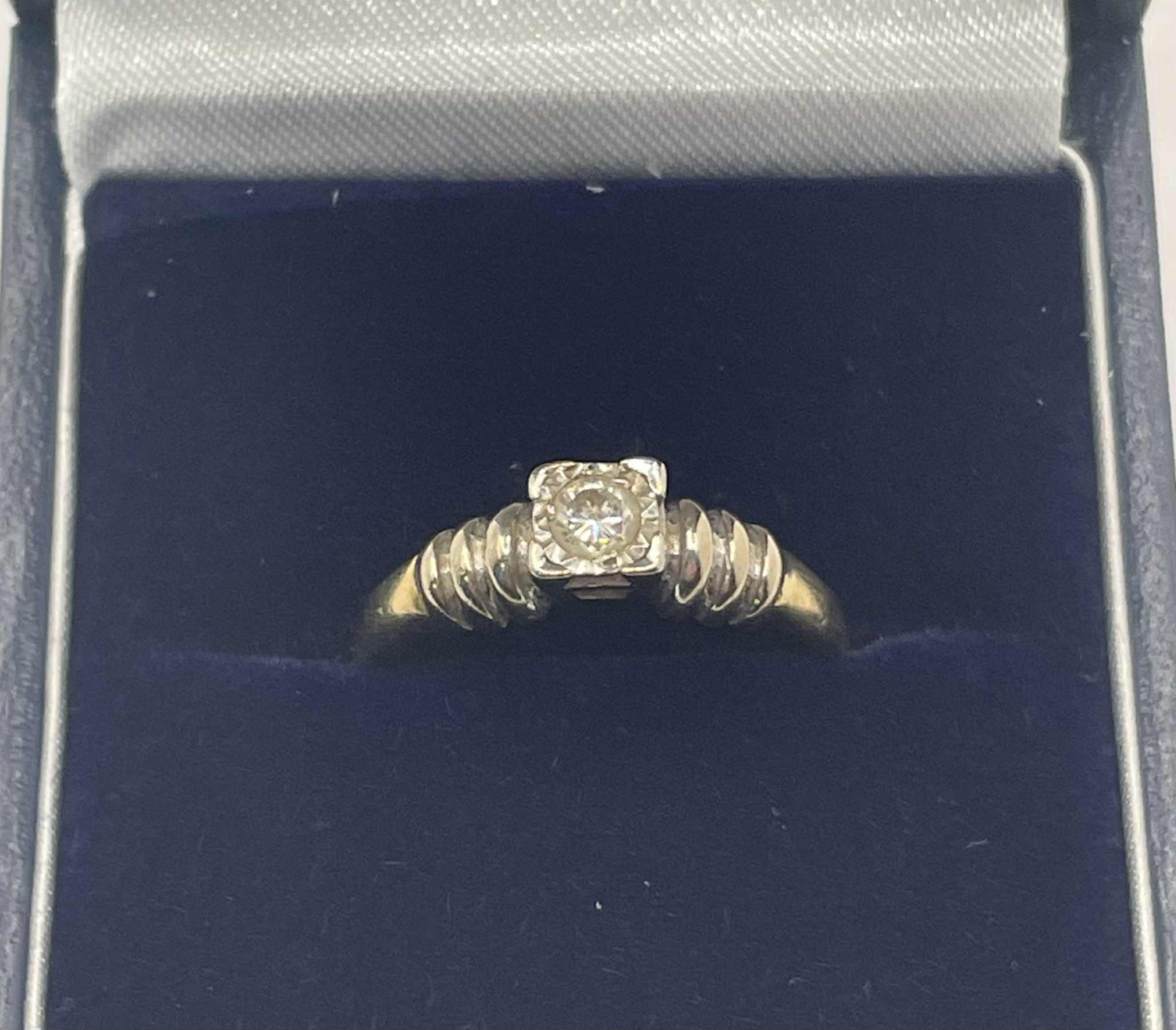 18ct Diamond Ring - K - Image 2