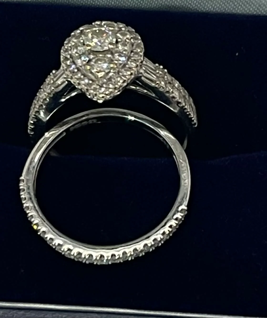 18CT DIAMOND RING SET 5.6G - Image 4