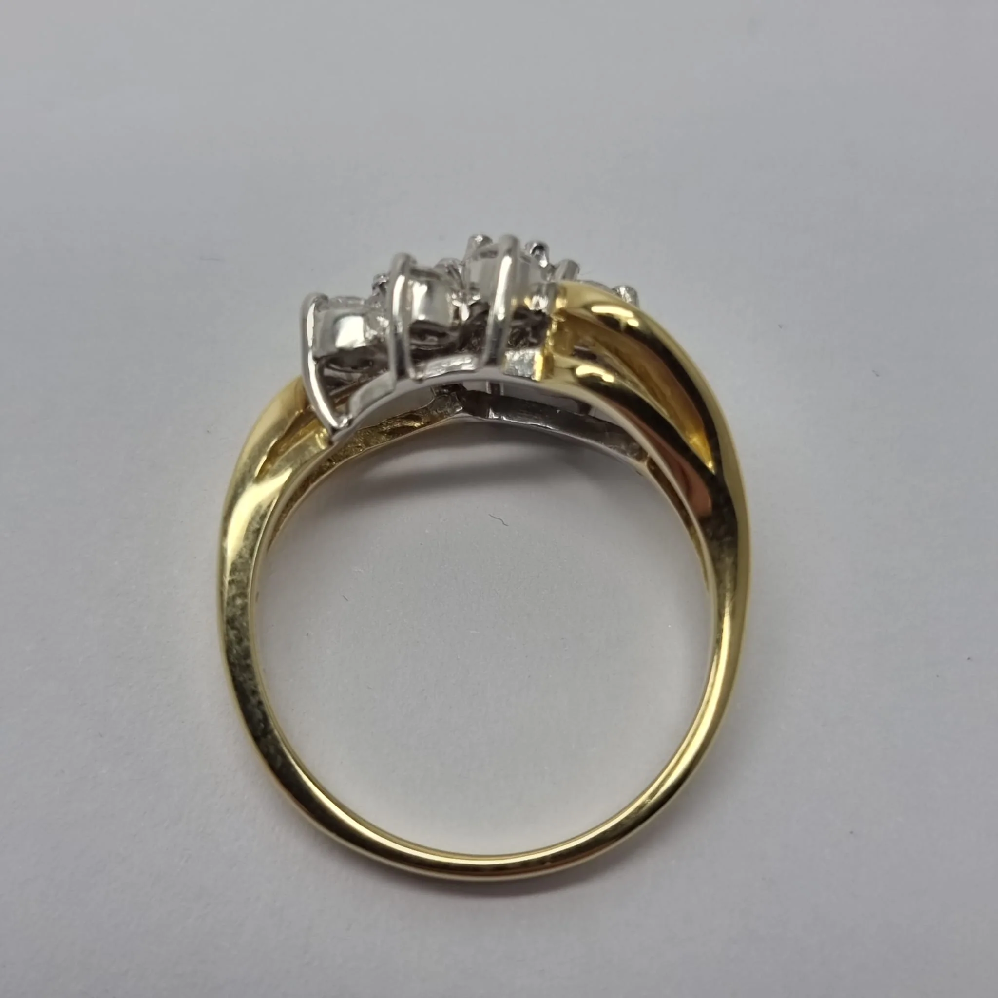 18ct Gold 0.60ct Diamond Crossover Style Cluster Head Ring - Size M (RRP £2800) - Image 2