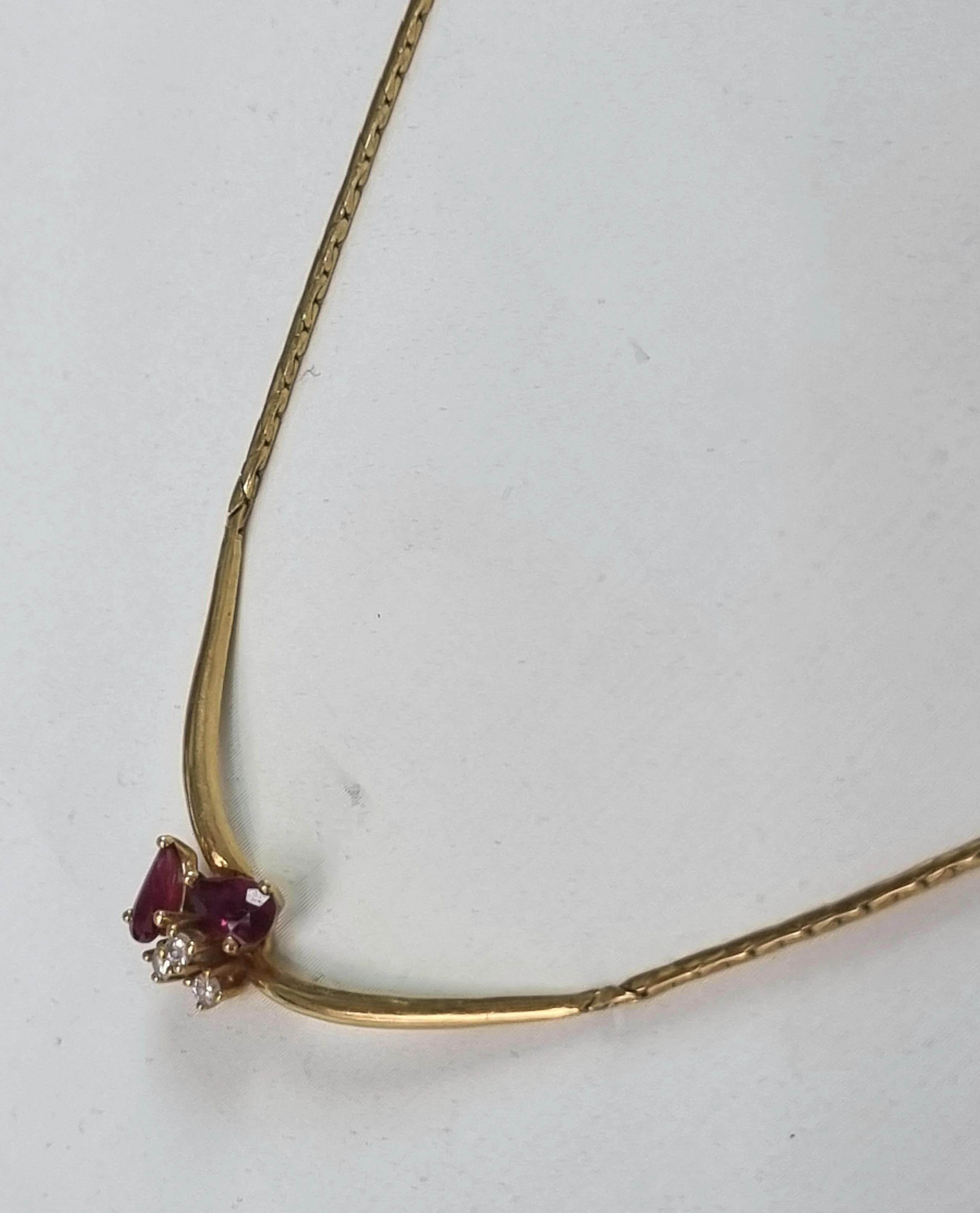 18ct Gold Diamond and Ruby Necklace 16" - Image 3