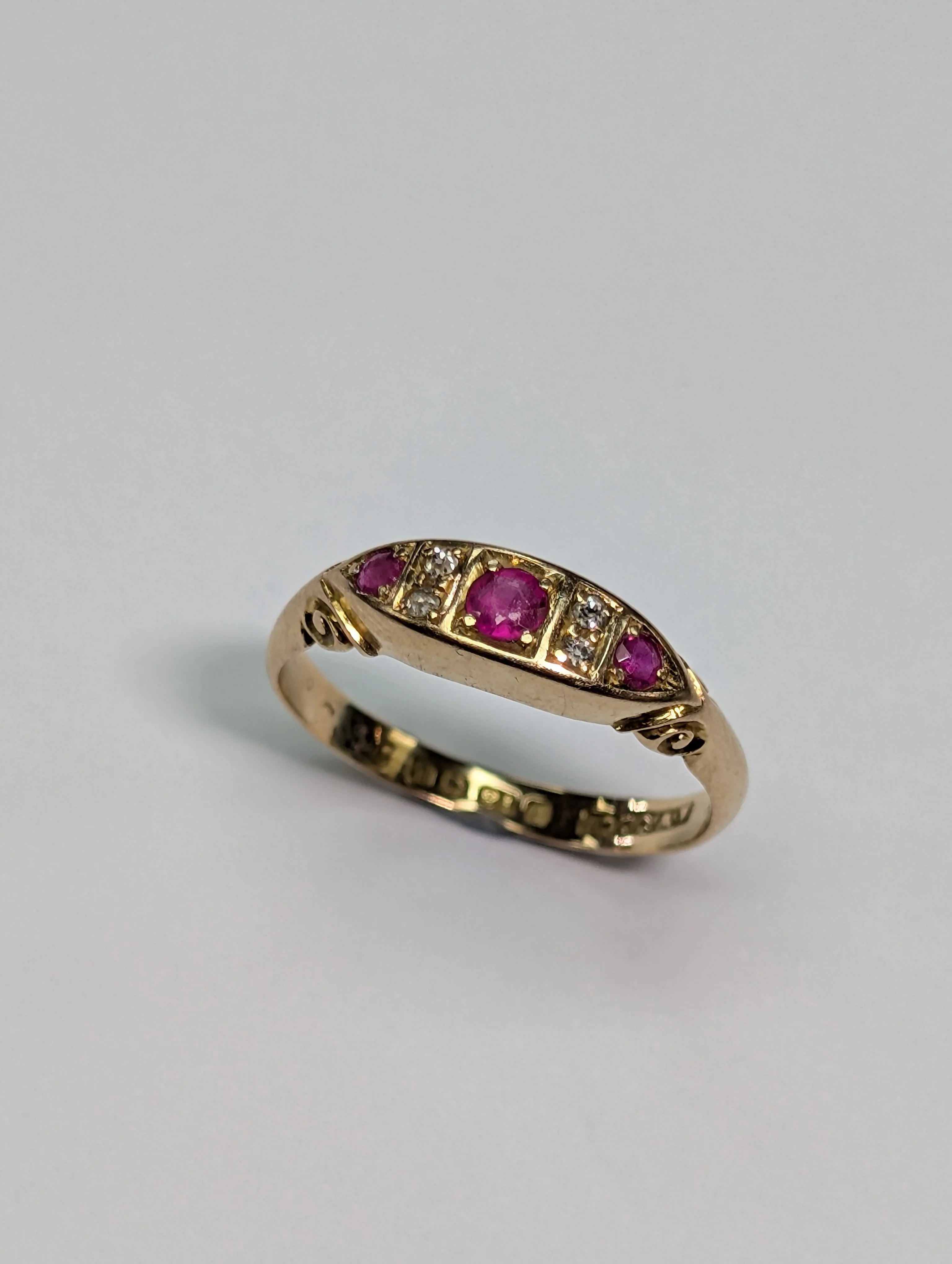 18ct Gold Diamond & Pink Stone Ring - Image 2