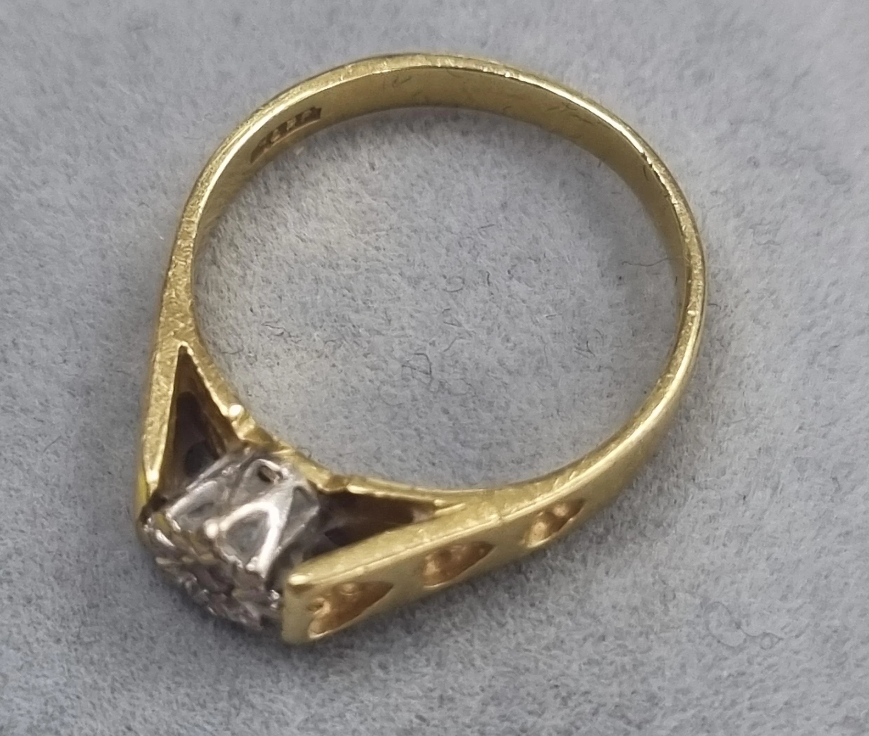 18ct Gold Diamond Ring Size "O" - Image 2