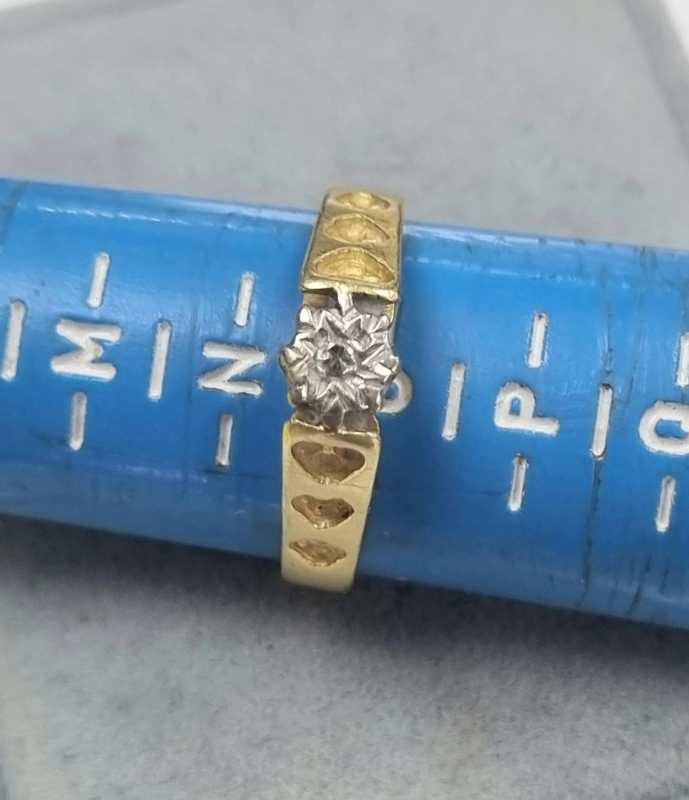18ct Gold Diamond Ring Size "O" - Image 3
