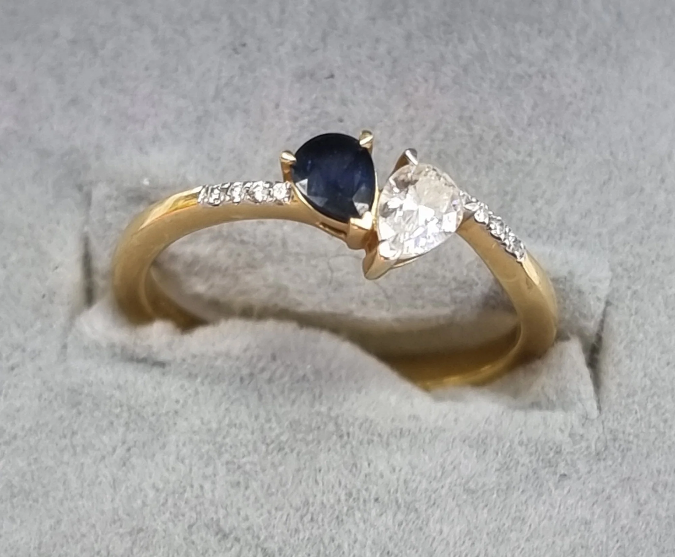 18ct Gold Diamond/Sapphire Ring Size "O"