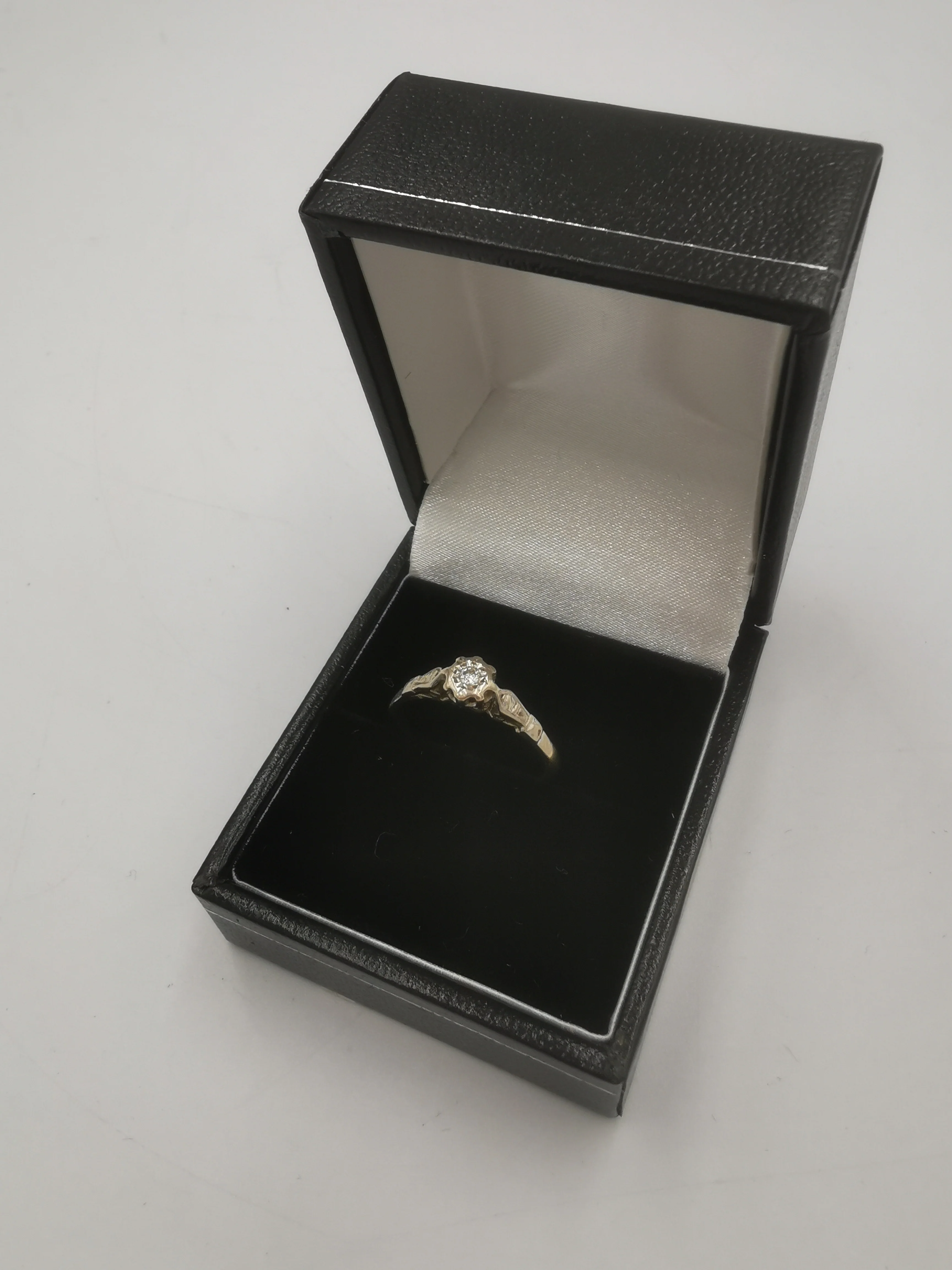 18CT Gold Diamonds Ring (750 Hallmarked), 1.9Grams, Size: L - Boxed
