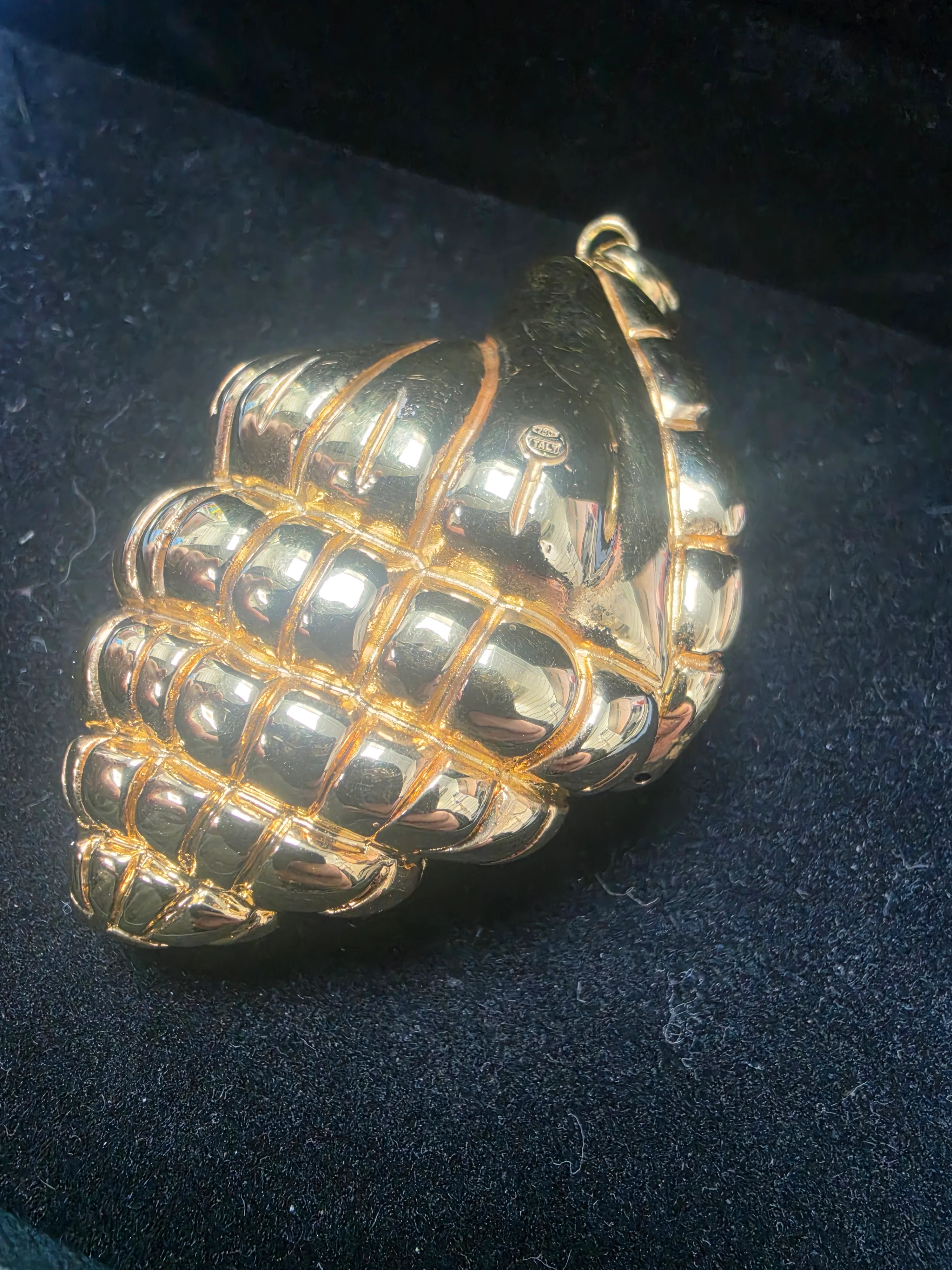 18ct Gold Pendant 750 9.9G (Shell) - Image 2