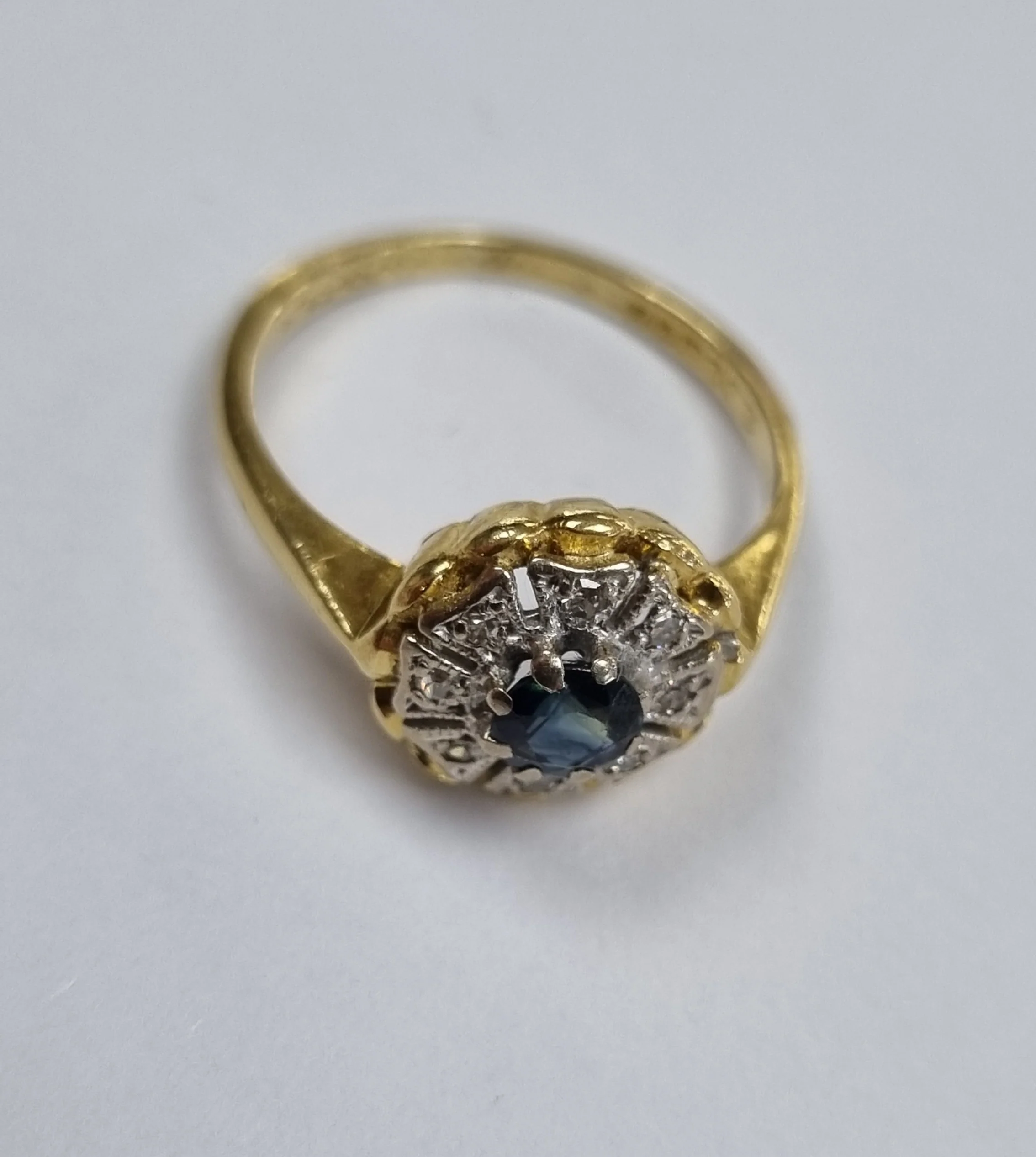 18ct Gold Ring Diamond & Sapphire Size "L1/2" - Image 3
