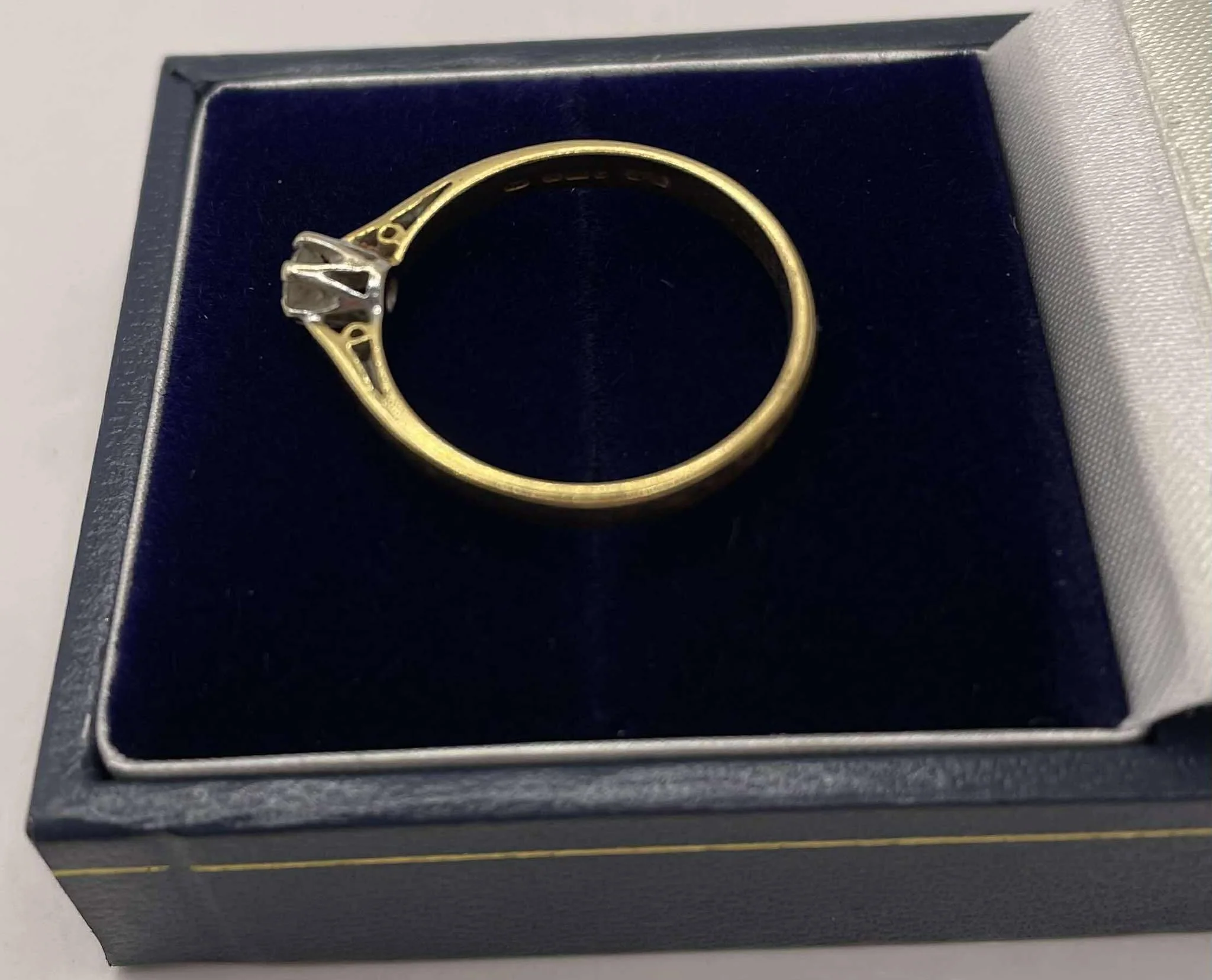 18CT Gold Ring (P) - Image 4