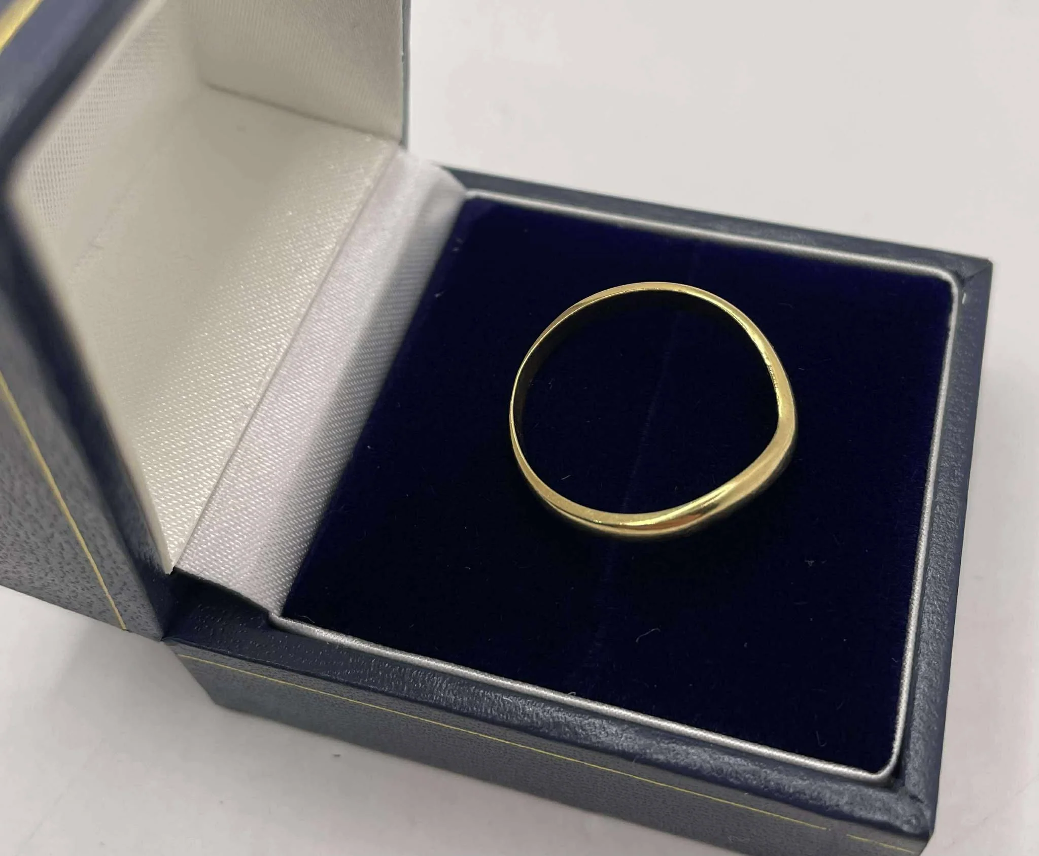 18ct Gold Ring Size - O - Image 2