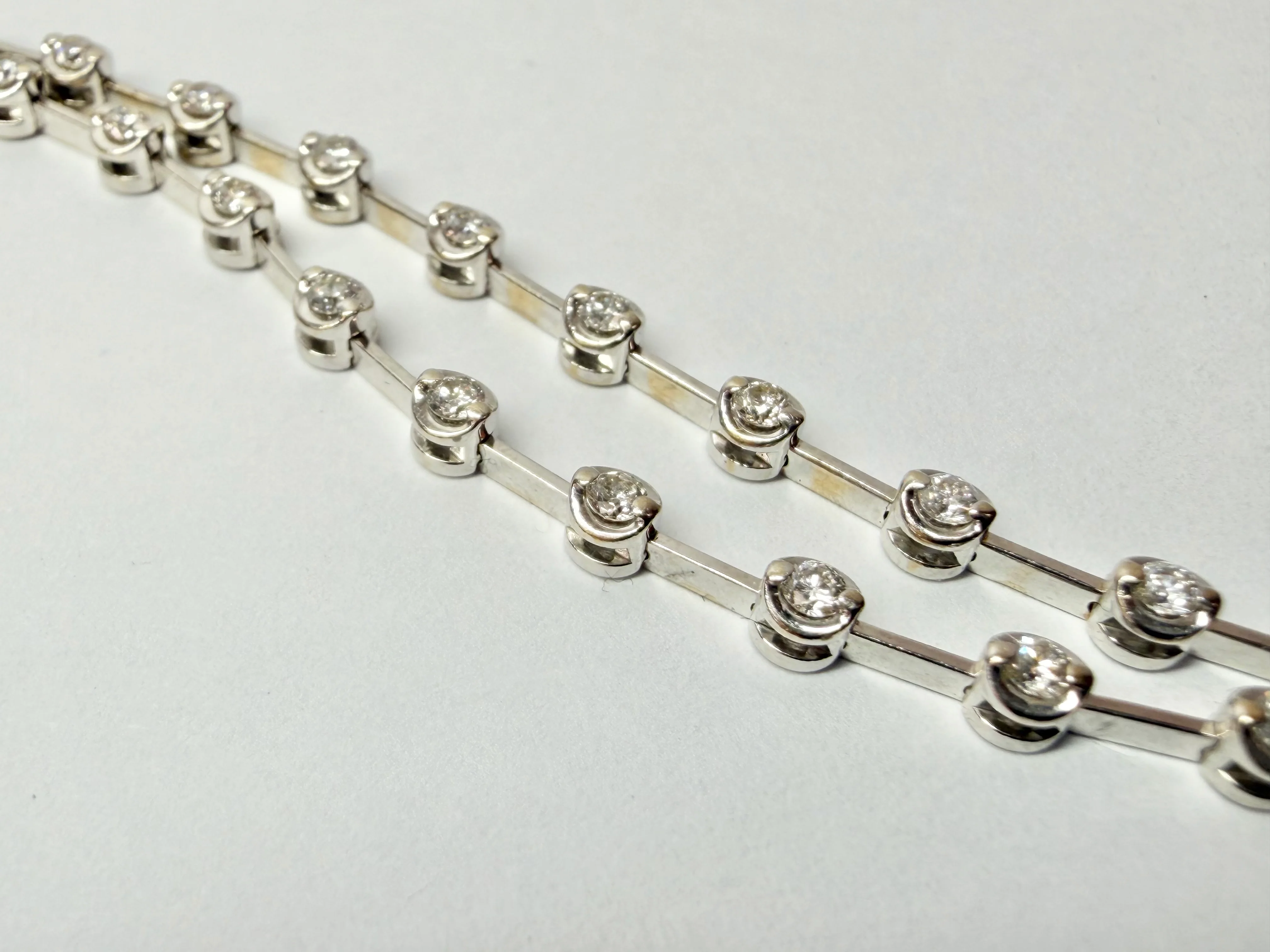 18ct white gold and diamond bracelet 7" - Image 2
