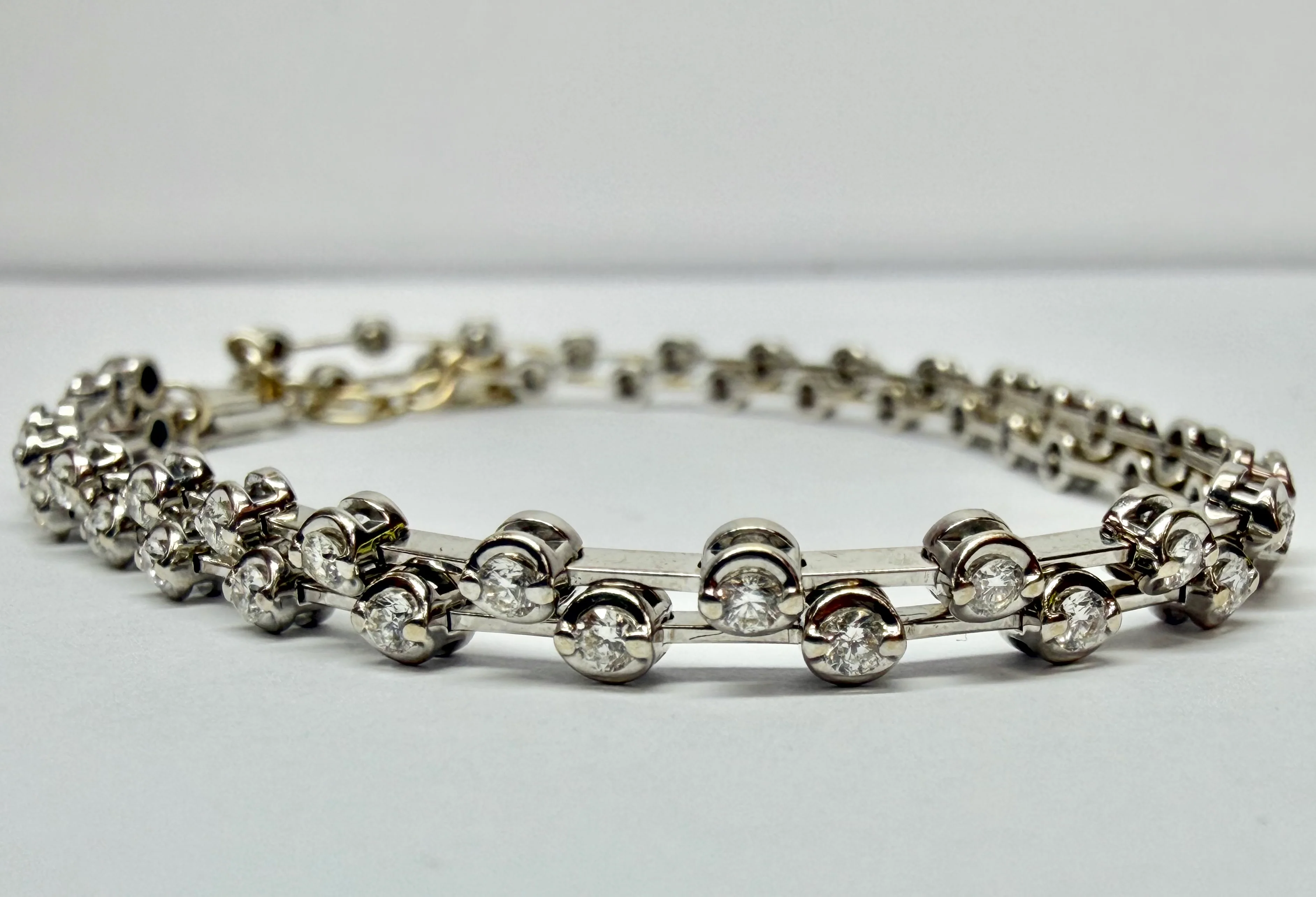 18ct white gold and diamond bracelet 7" - Image 4