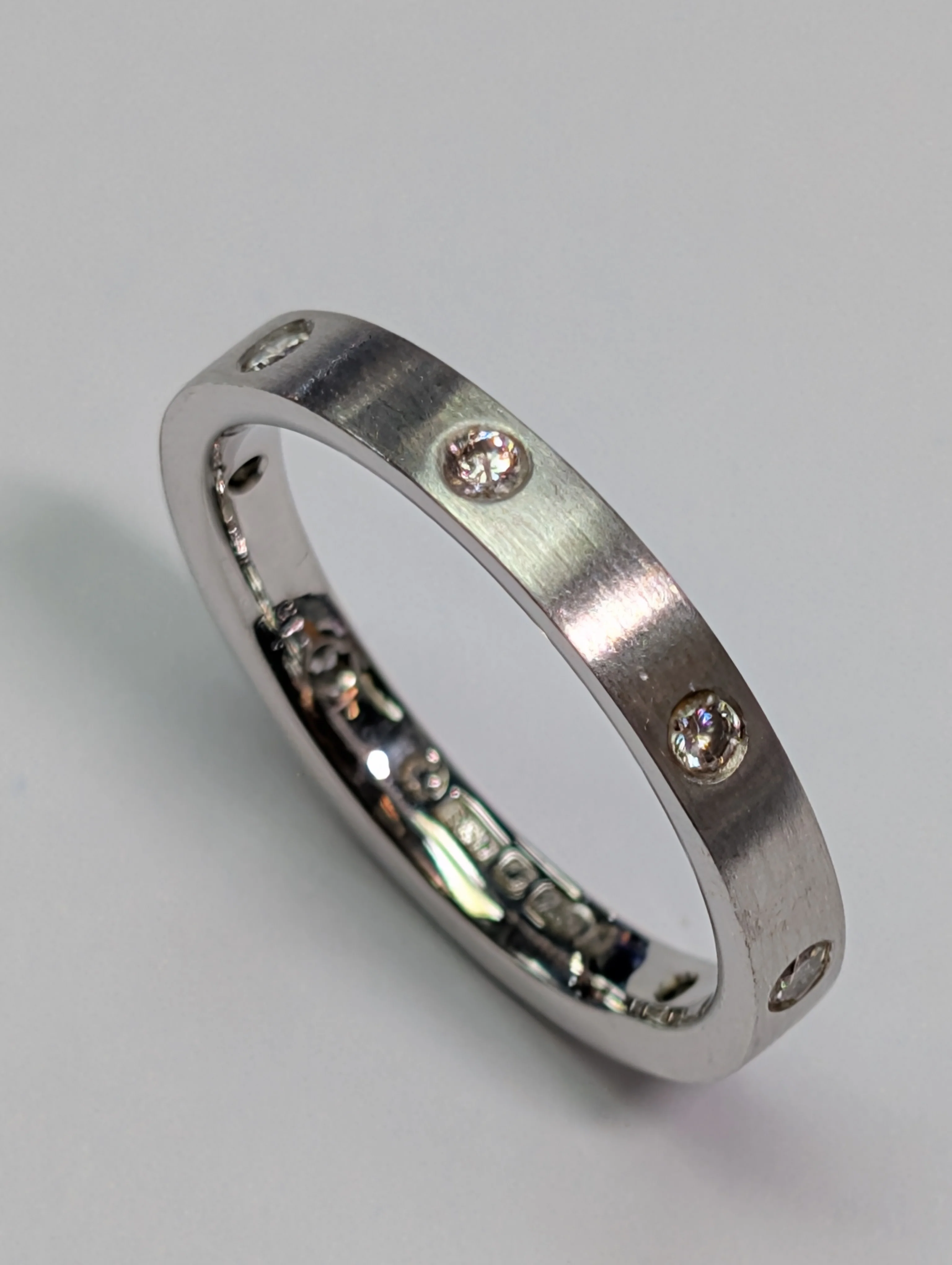 18ct White Gold Diamond Ring Matt Finish - Image 2