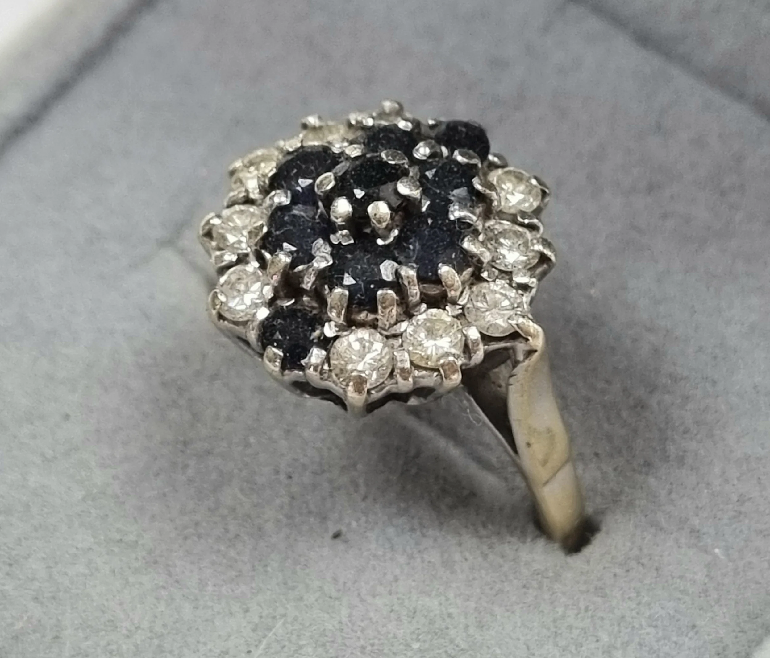 18ct White Gold Diamond & Sapphire Ring Size Q