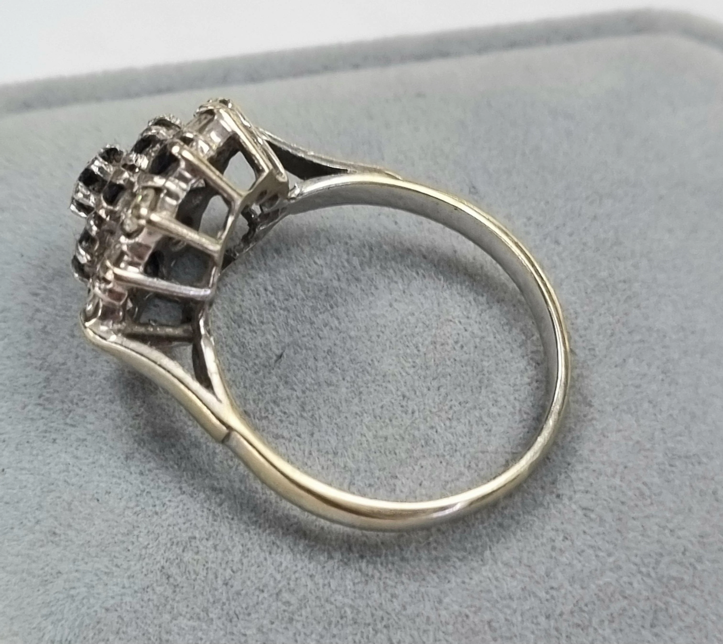 18ct White Gold Diamond & Sapphire Ring Size Q - Image 3