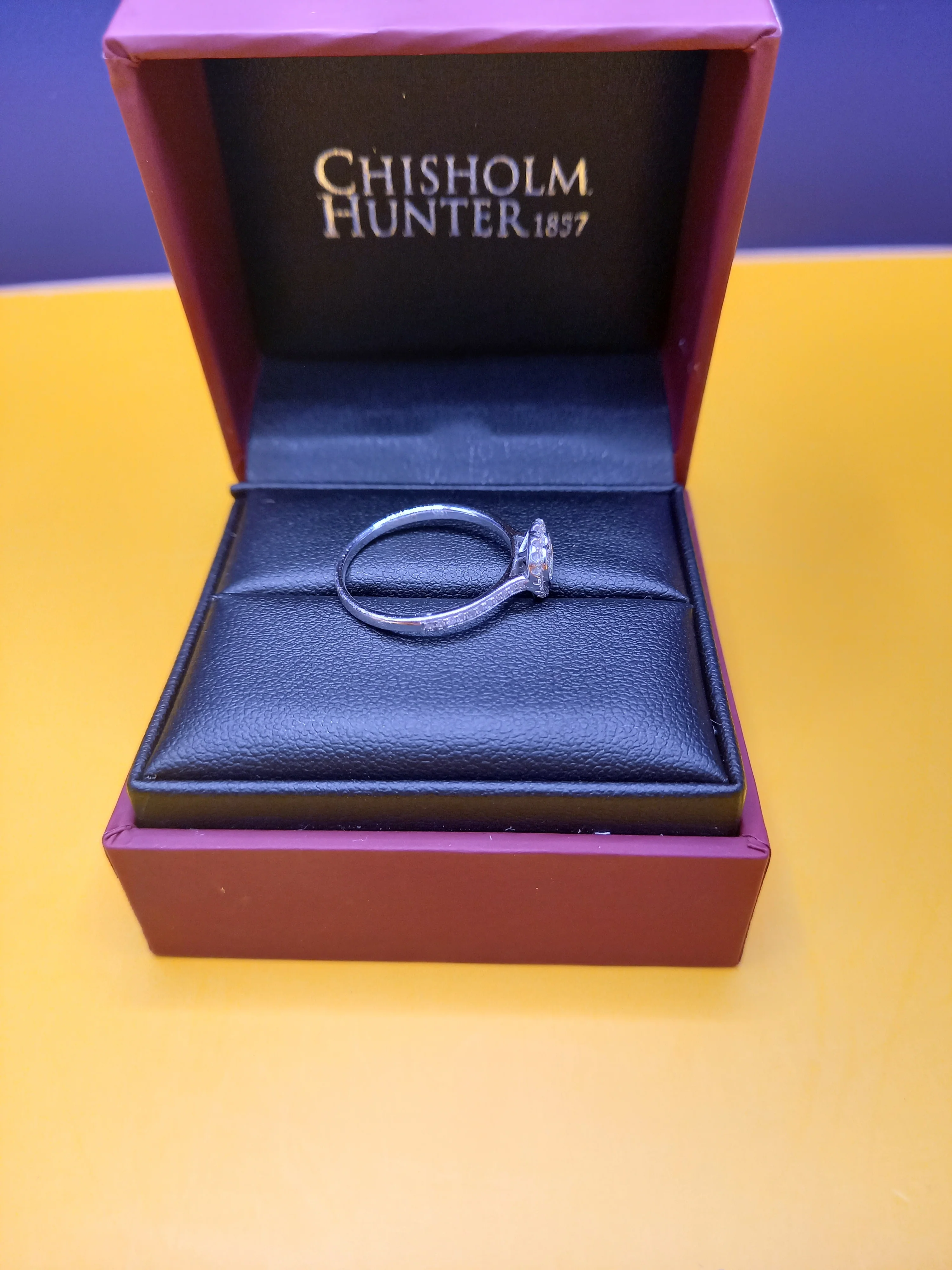 18ct White Gold Engagement Ring Size-M 2g - Image 4