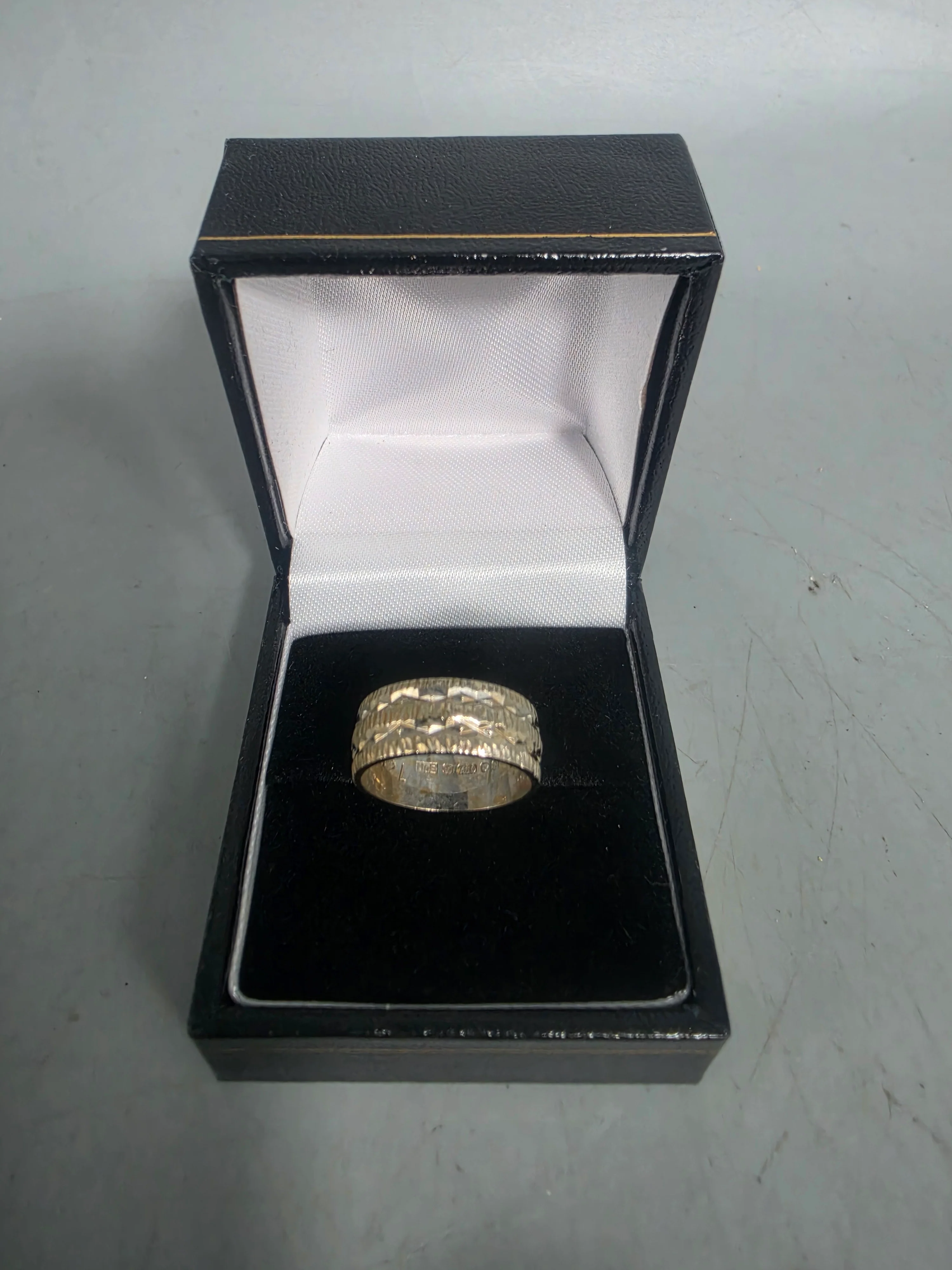 18ct White Gold Ring 750 5.4G Size L