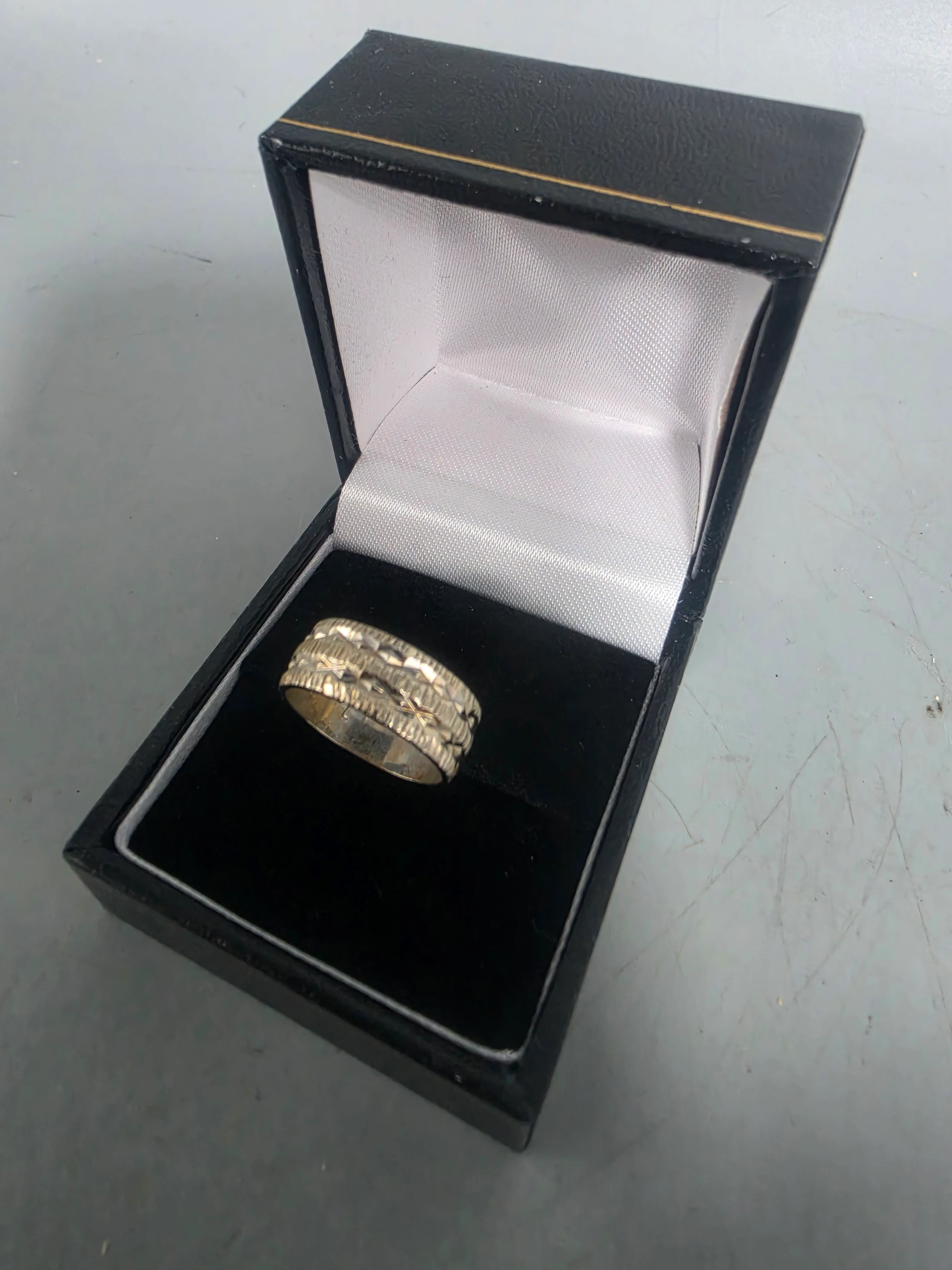18ct White Gold Ring 750 5.4G Size L - Image 2