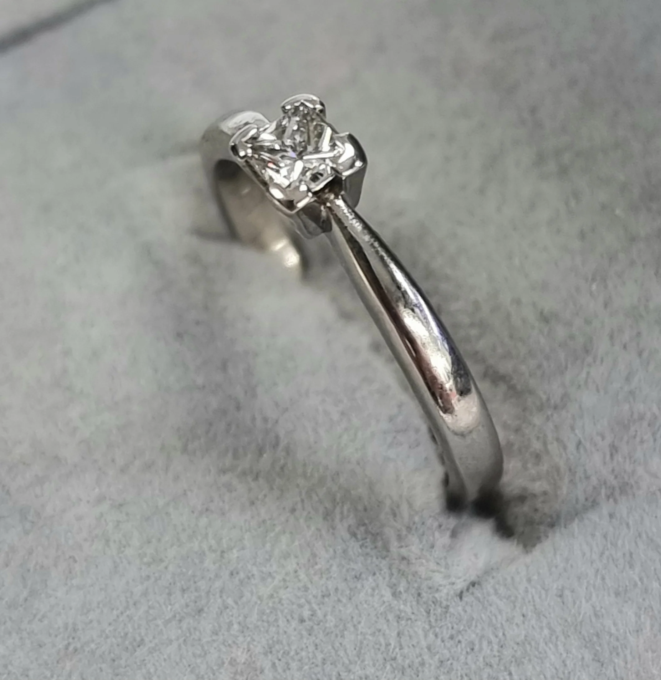 18ct White Gold Solitaire Diamond Ring Size K 0.25ct - Image 2