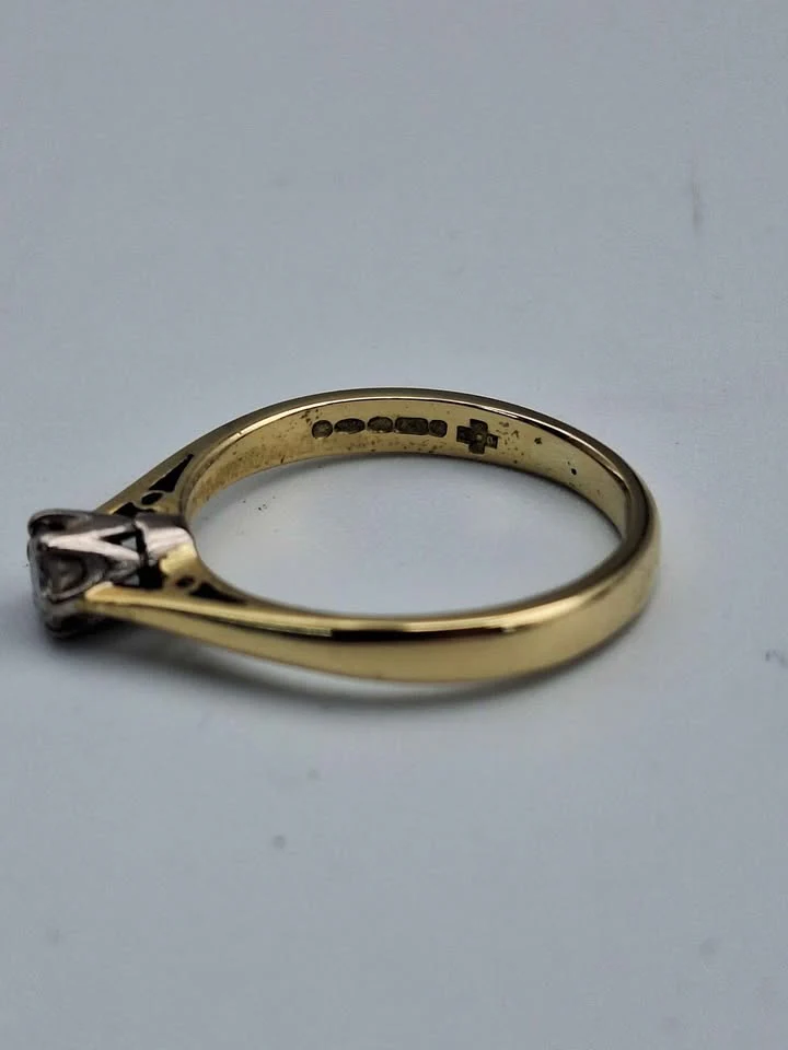 18ct Yellow Gold CZ Solitaire Ring – 2.71g – Size P – Classic Elegant Style - Image 2