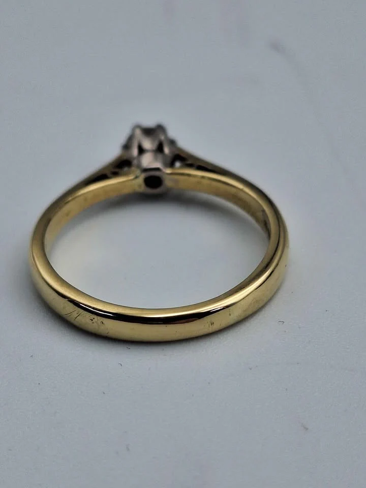 18ct Yellow Gold CZ Solitaire Ring – 2.71g – Size P – Classic Elegant Style - Image 3