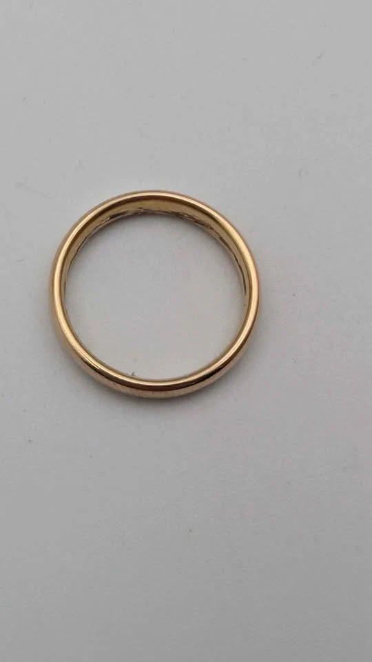 18ct Yellow Gold Wedding Band Ring – 3.14 Grams – Size J – Classic Polished - Image 2