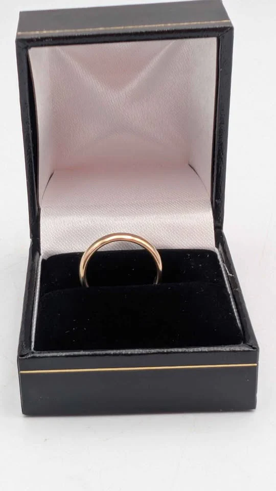 18ct Yellow Gold Wedding Band Ring – 3.14 Grams – Size J – Classic Polished - Image 3