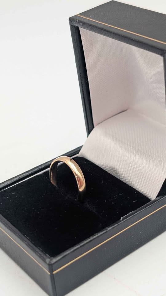 18ct Yellow Gold Wedding Band Ring – 3.14 Grams – Size J – Classic Polished - Image 4