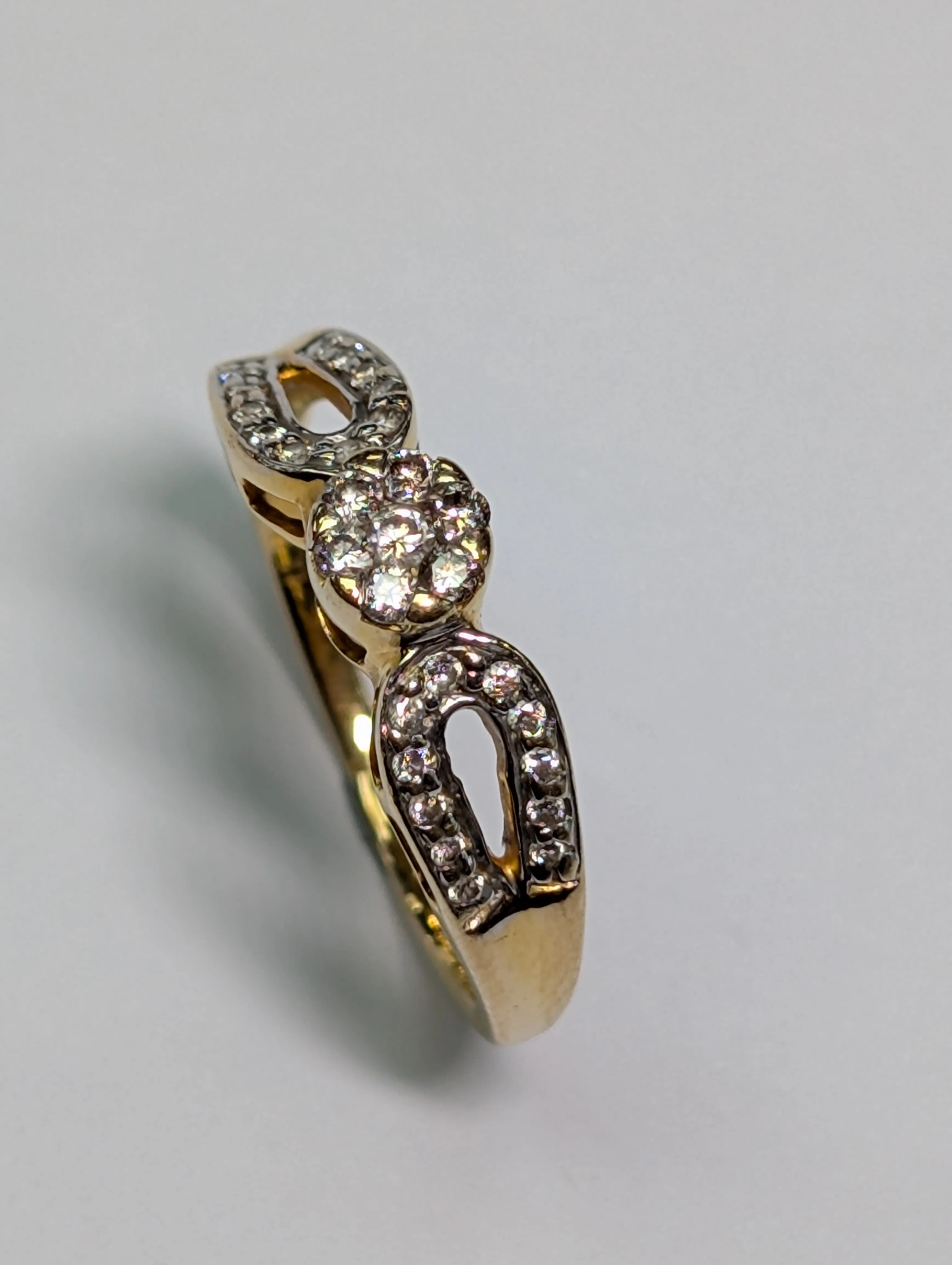 18CTGold Dual Horseshoe Diamond Ring - size N 1/2 - Image 3