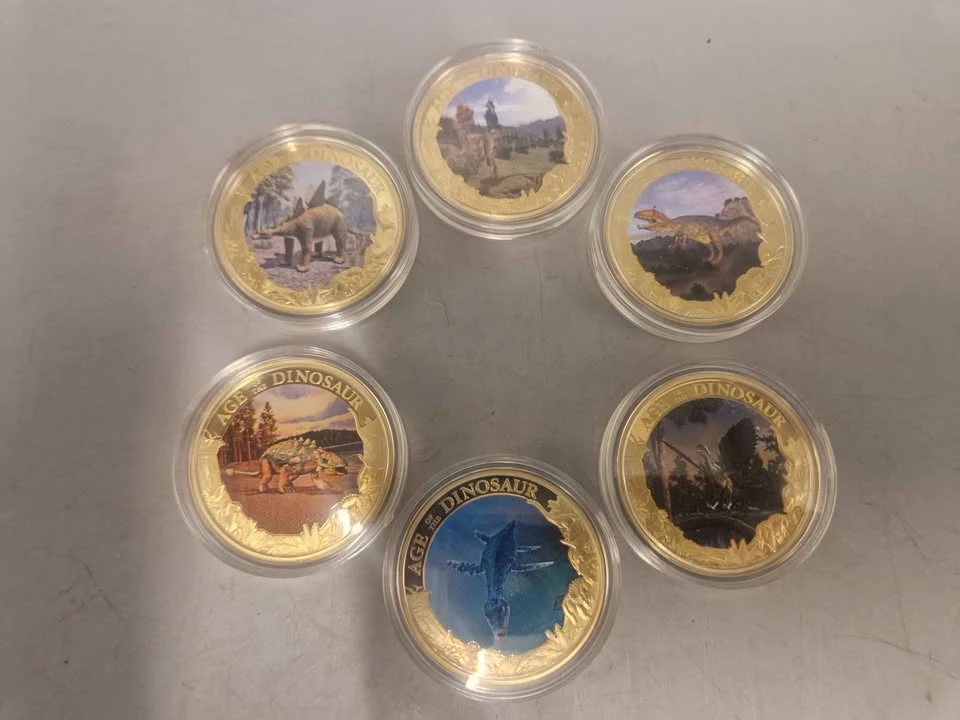 18x Age of the Dinosaurs coins. 24 carat gold plated copper, certificates of authenticity and protective sleeves included - Image 2