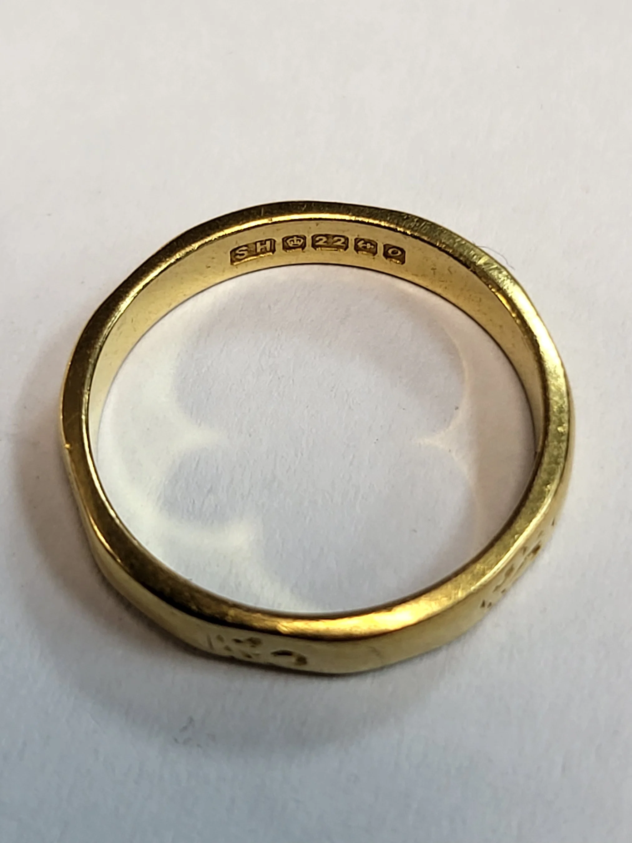 22ct Yellow Gold Patterned Band Ring - Size J - 3.27g - Image 3