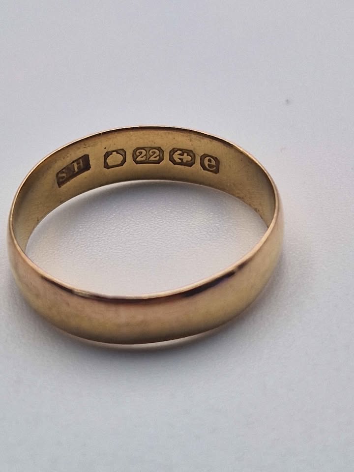 22ct Yellow Gold Wedding Band Ring - Size O - 3.20 Grams - Image 2