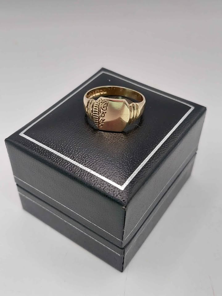 (375 Hallmarked&Tested), 9K 3.1G Gold Ring, Size Q - Image 2