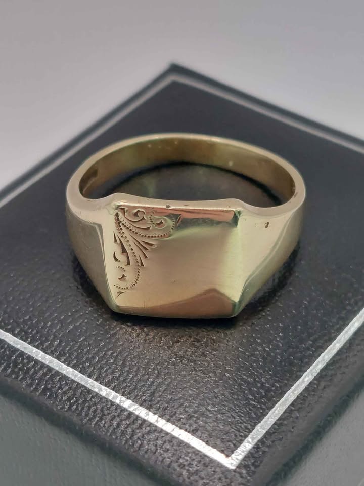 (375 Hallmarked&Tested), 9K 3.1G Gold Ring, Size Q - Image 4