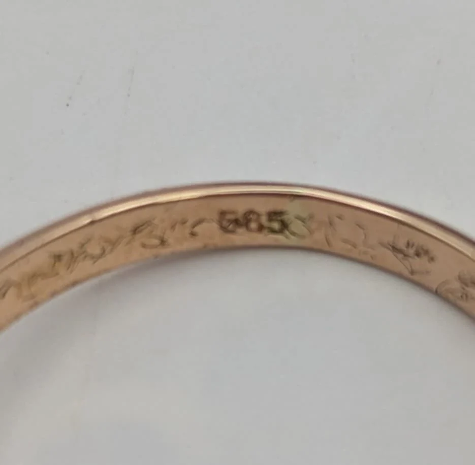 585 14CT HALLMARKED, YELLOW GOLD, RING WITH CROSSING OVERLAY DESIGN, 1.5G, SIZE 5.5/L - Image 4
