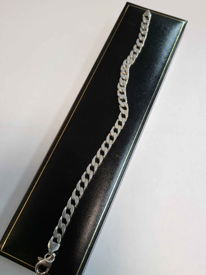 925 Silver Curb Link Bracelet - 9" - 17.79g