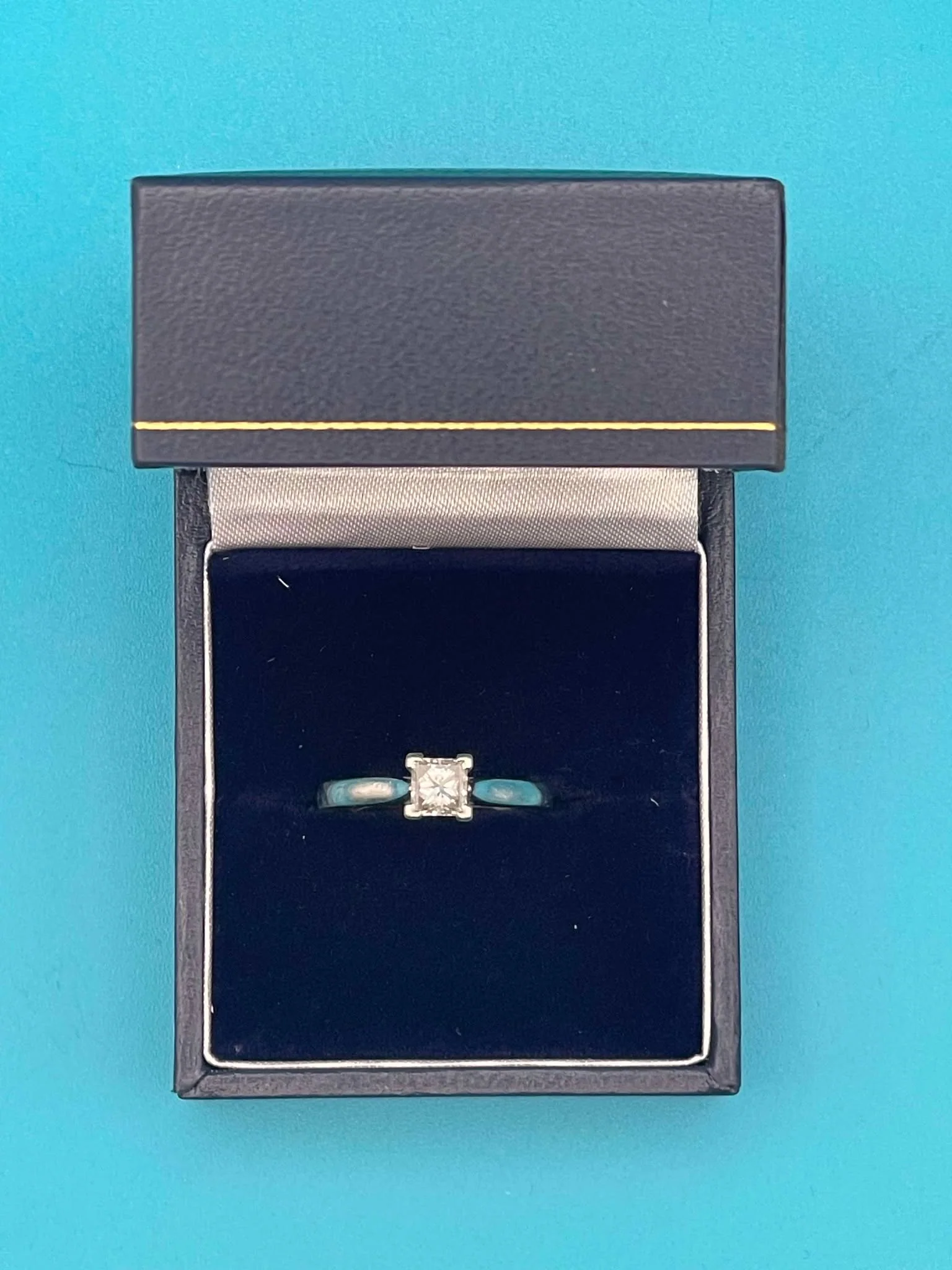 950 PLATINUM RING - J - Image 2