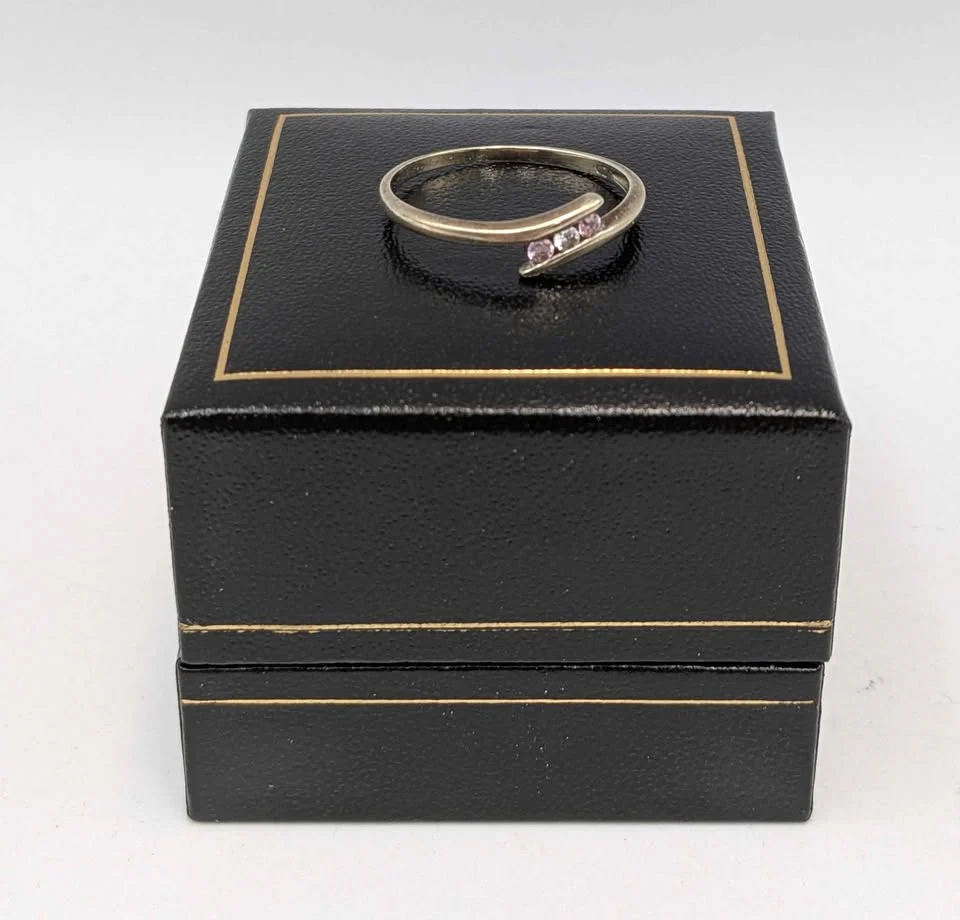 9ct 375 White Gold Ring - Ring Size: 59/R, Boxed