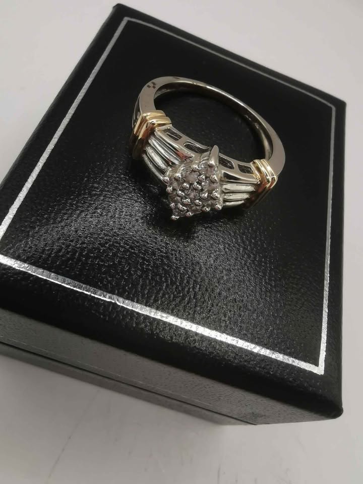 9ct CZ White Gold Ring 3.7g With Box **375 Hallmarked**