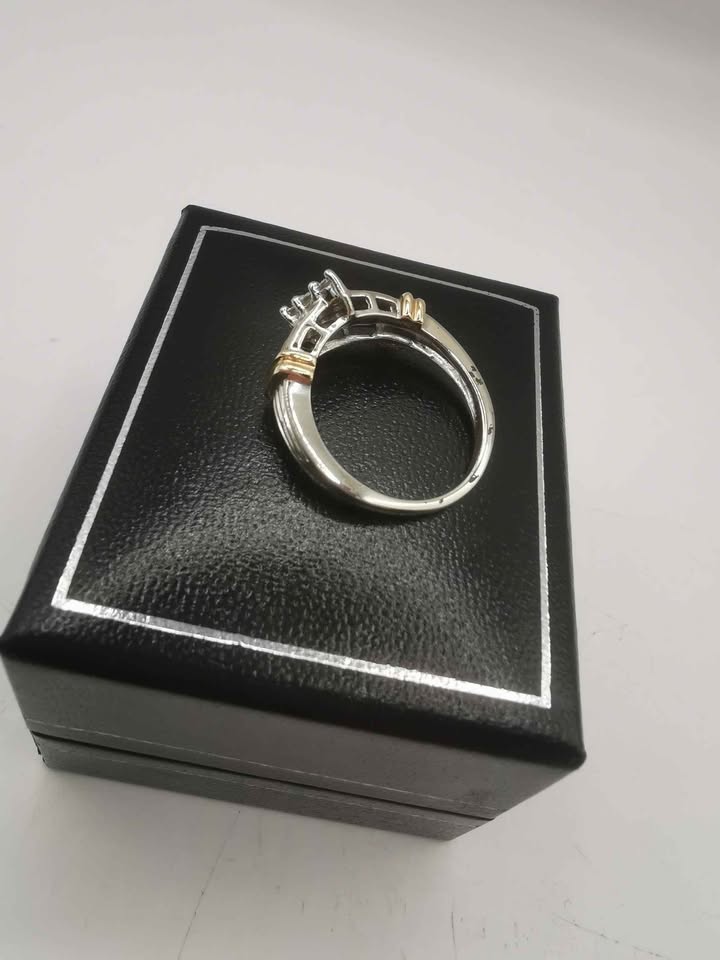 9ct CZ White Gold Ring 3.7g With Box **375 Hallmarked** - Image 4
