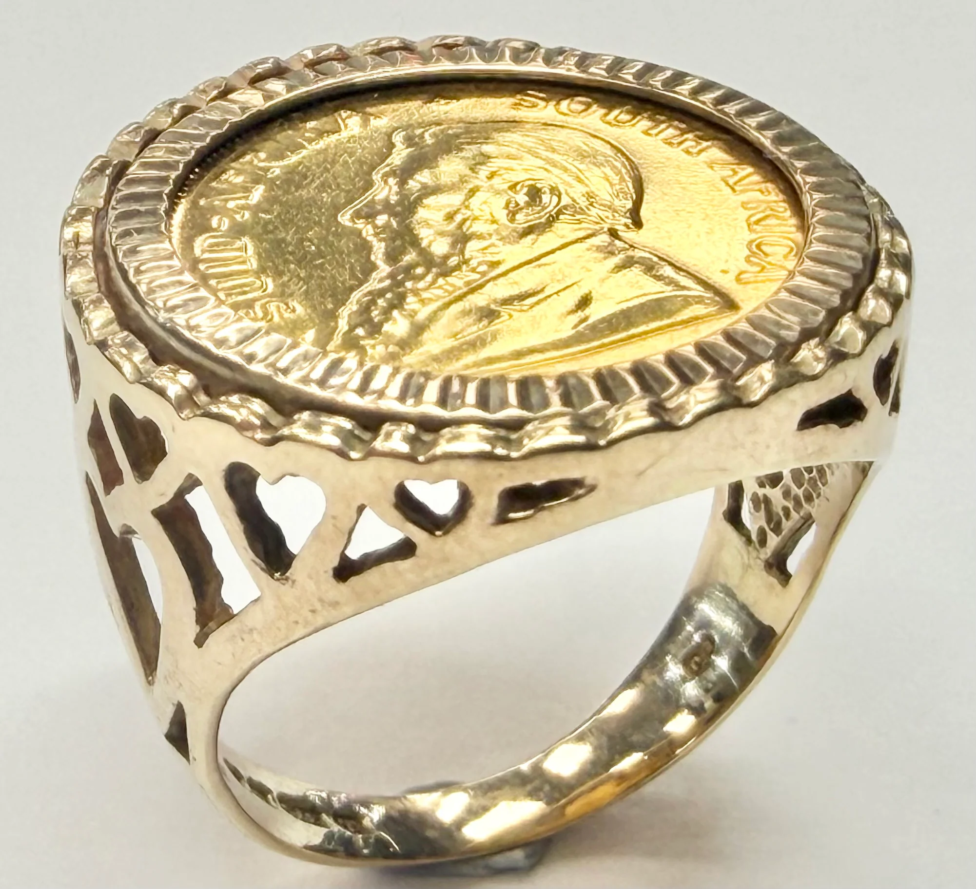 Solid Gold 1/10oz 1981 Krugerrand coin in a 9ct ring size J1/2 - Image 2