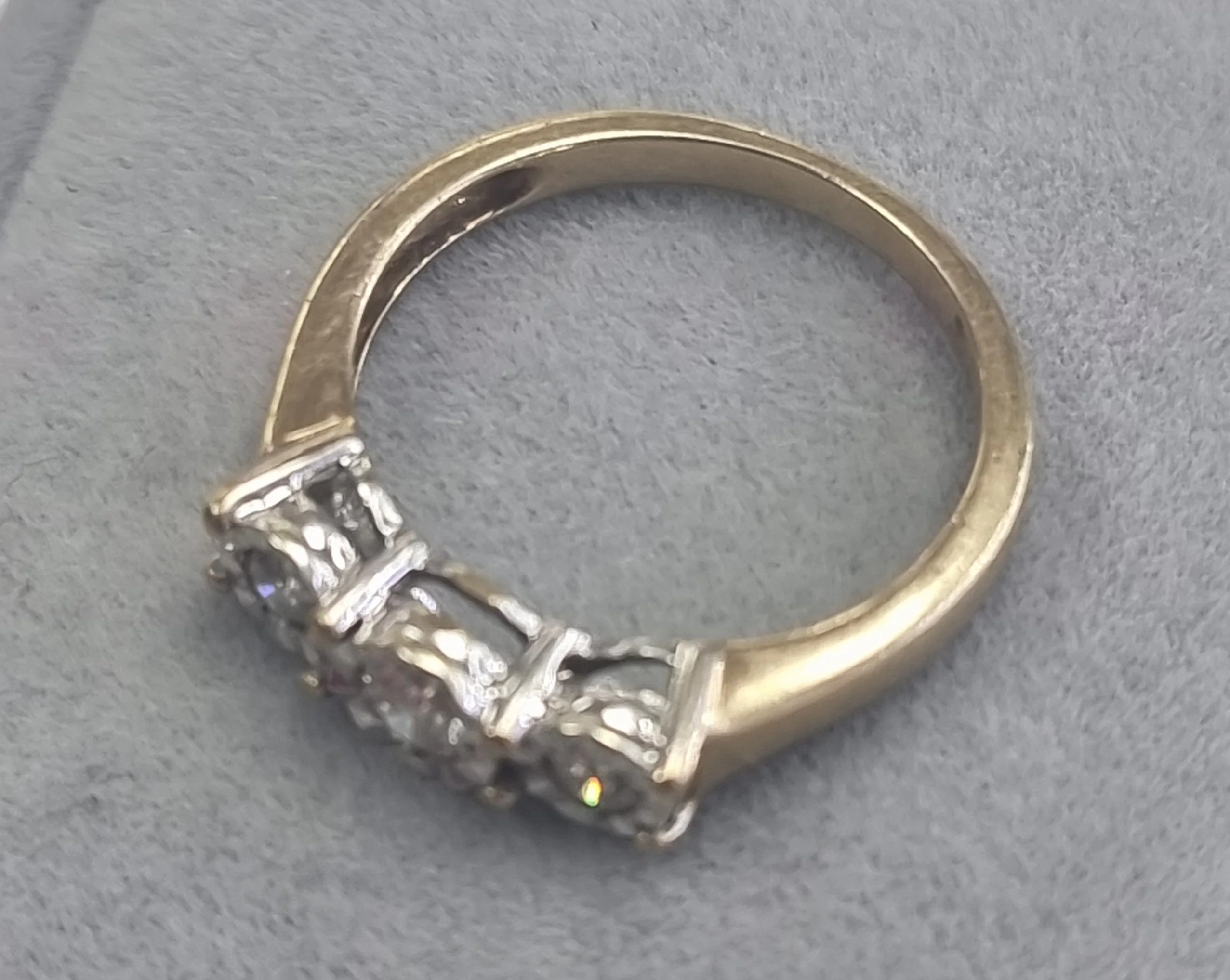 9ct Gold 3 Stone Diamond Ring Size "N" - Image 2