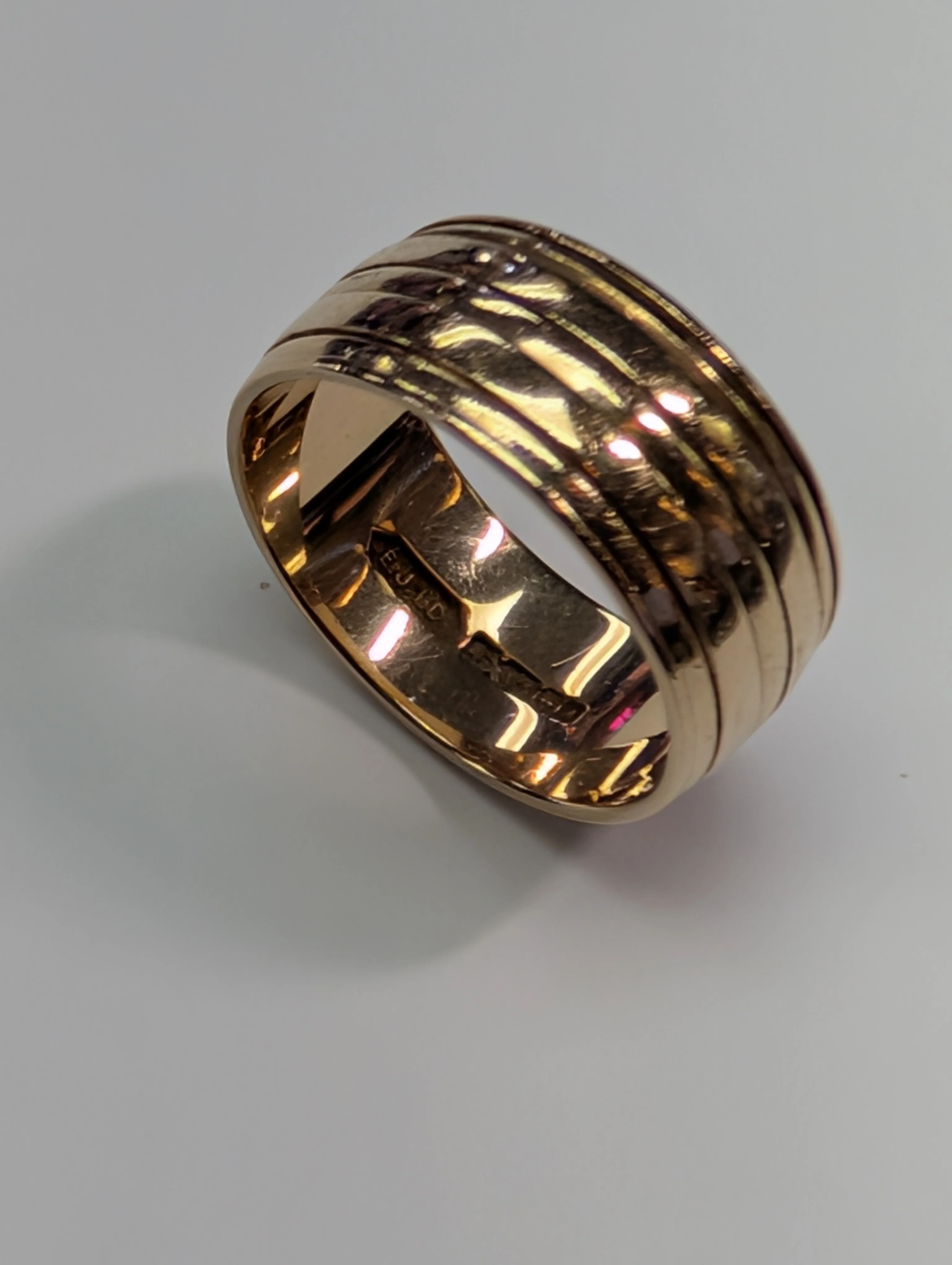 9ct Gold Barrel Wedding Band Ring - Image 2