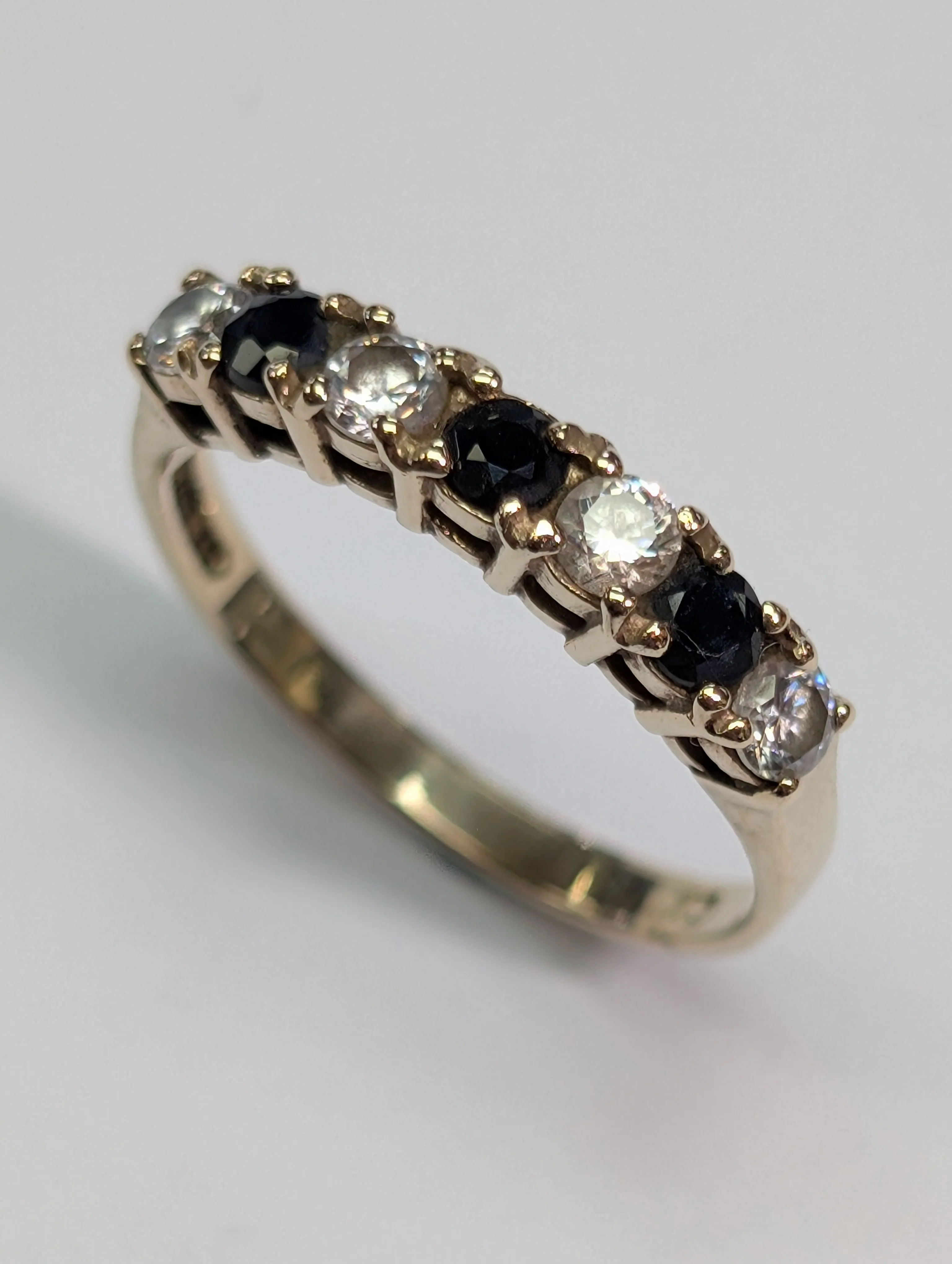 9ct Gold Black Stone Ring - Image 4