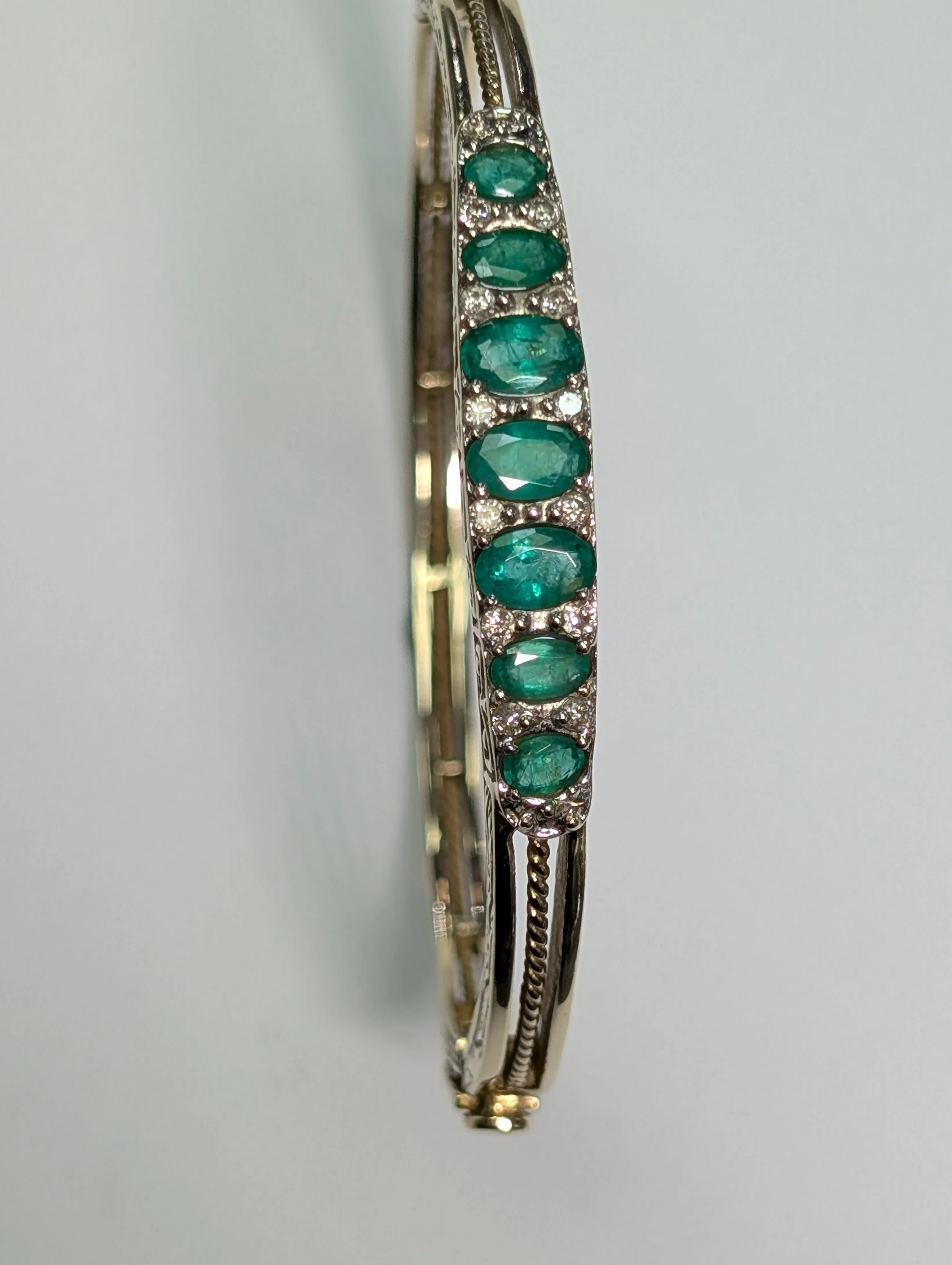 9ct Gold Diamond & Emerald Patterned Bangle - Image 2