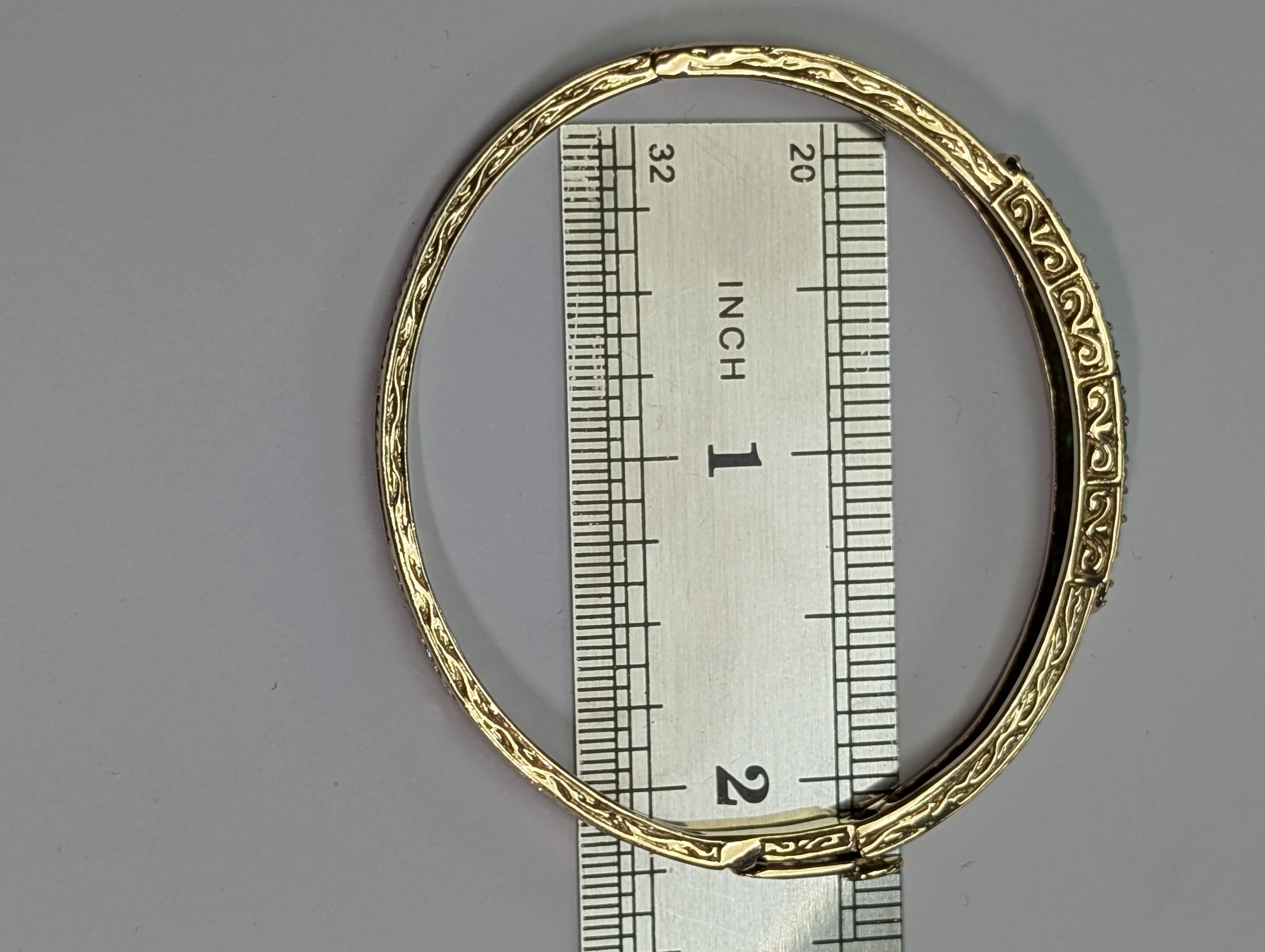 9ct Gold Diamond & Emerald Patterned Bangle - Image 4