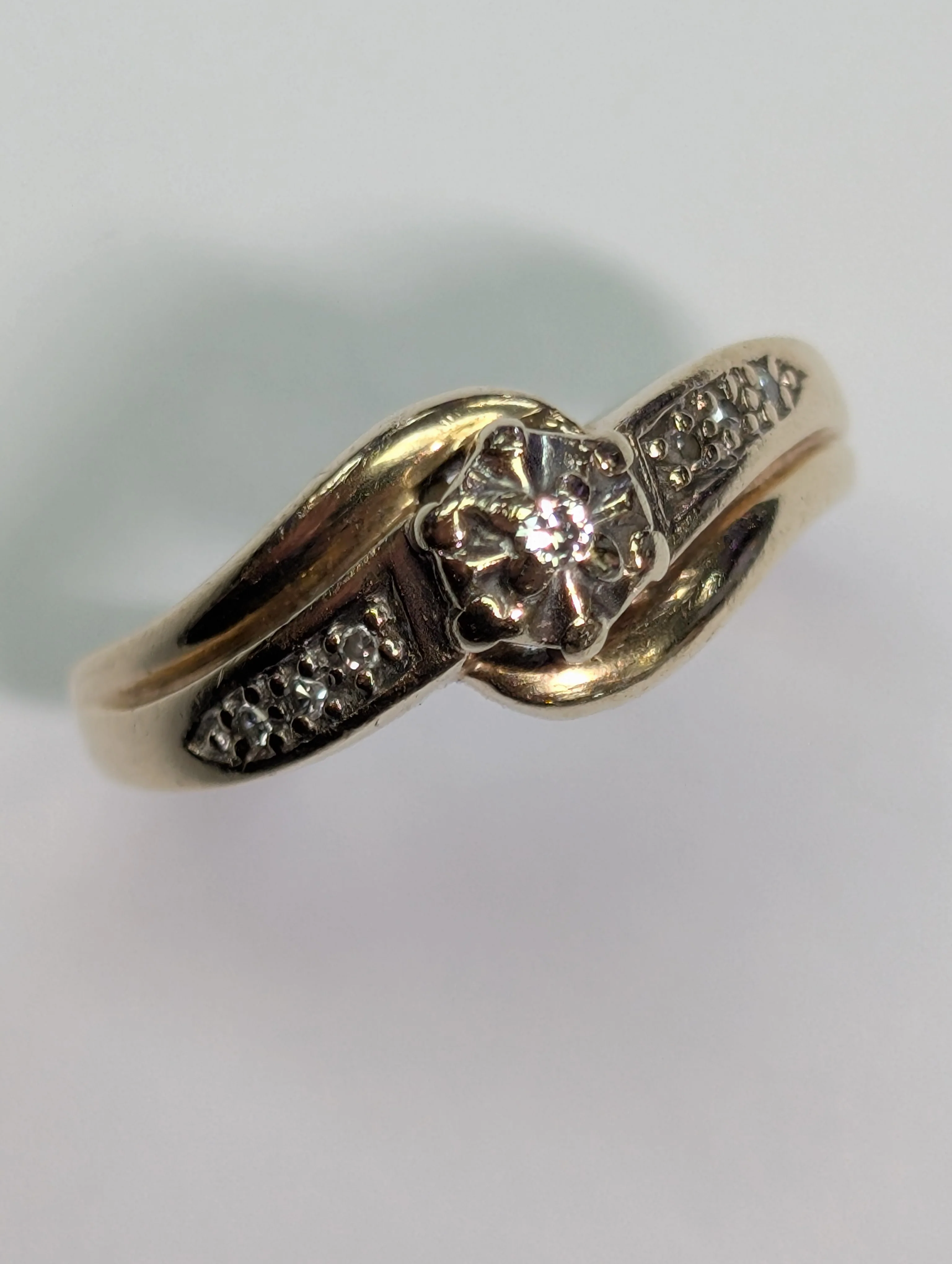 9ct Gold Diamond Ring - Image 3