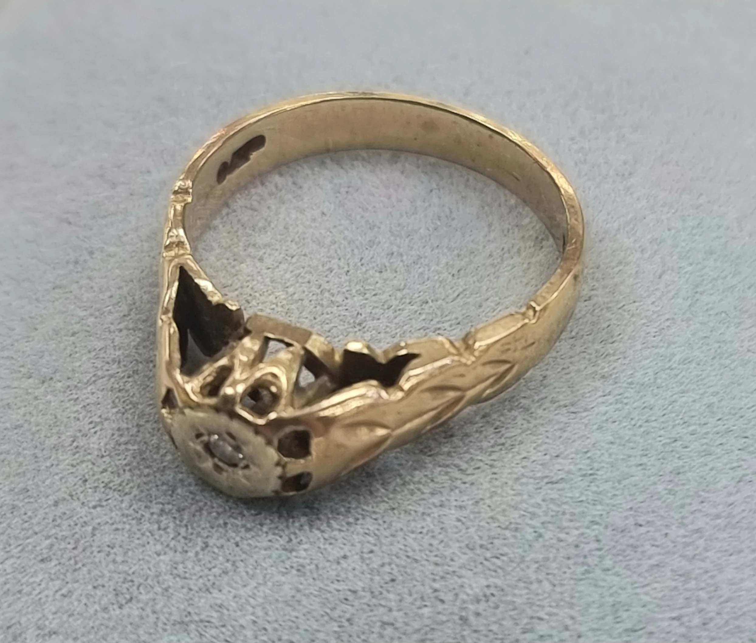 9ct Gold Diamond Ring Size K1/2 - Image 2